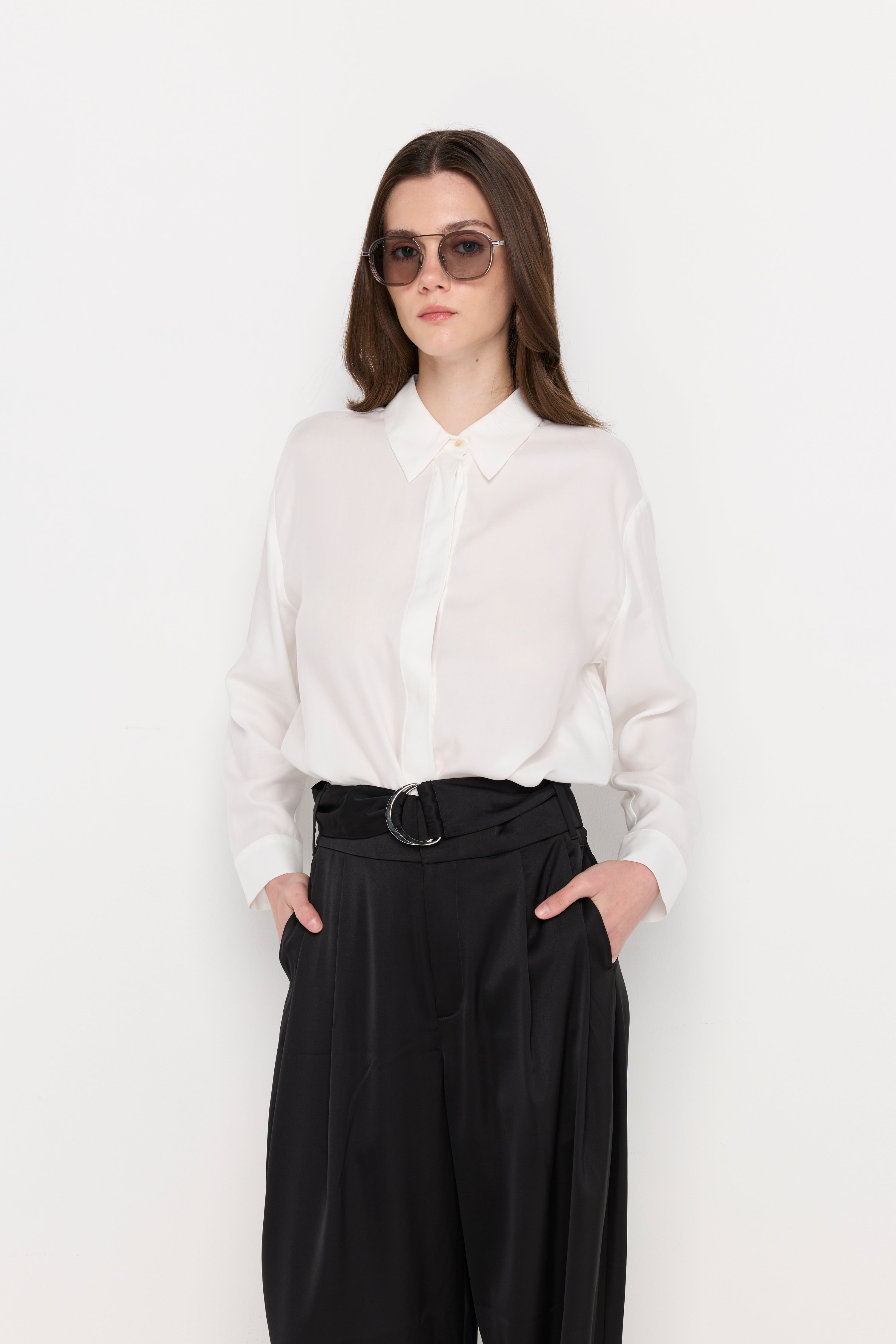 CLASSIC BUTTON-FRONT BLOUSE