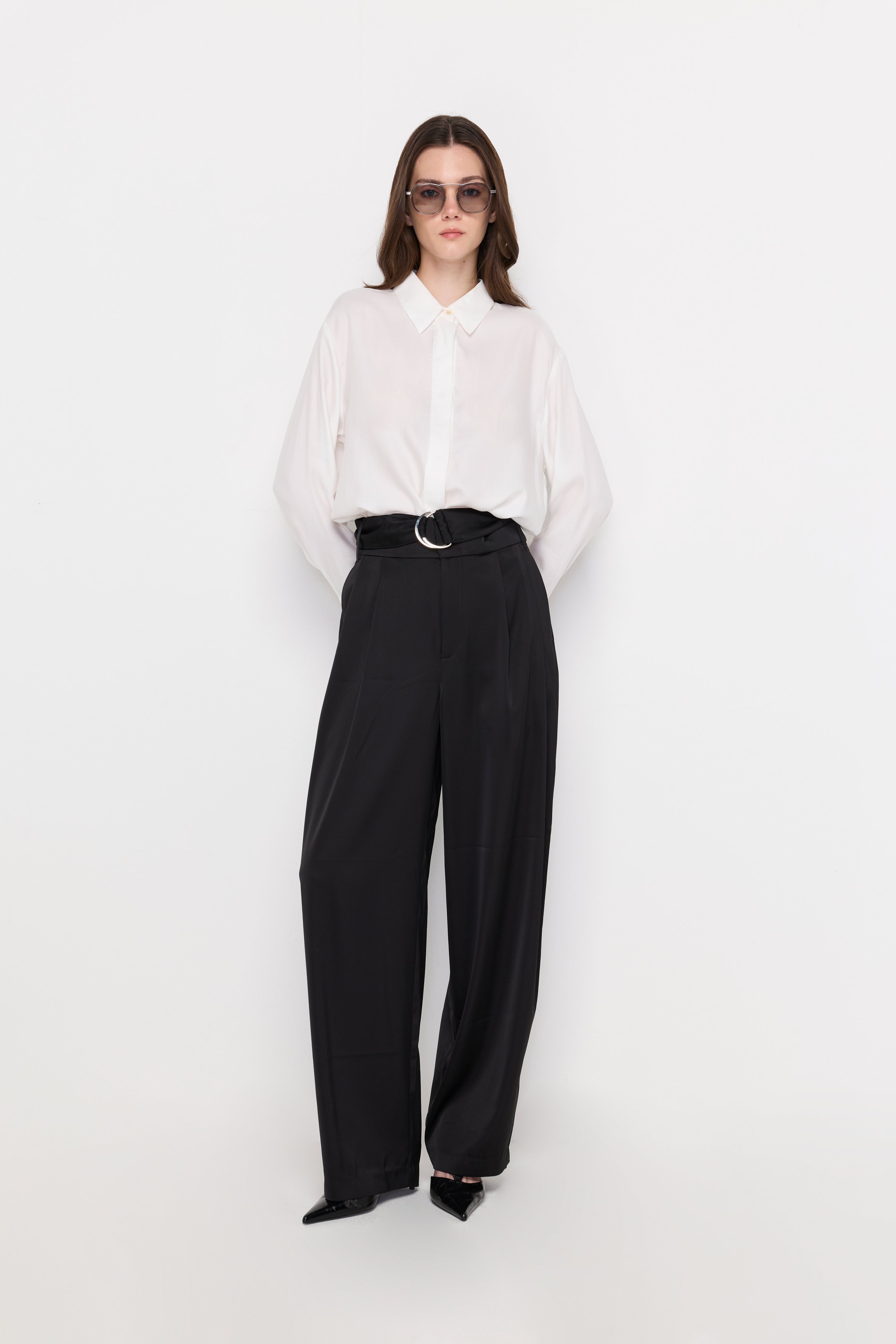 CLASSIC BUTTON-FRONT BLOUSE