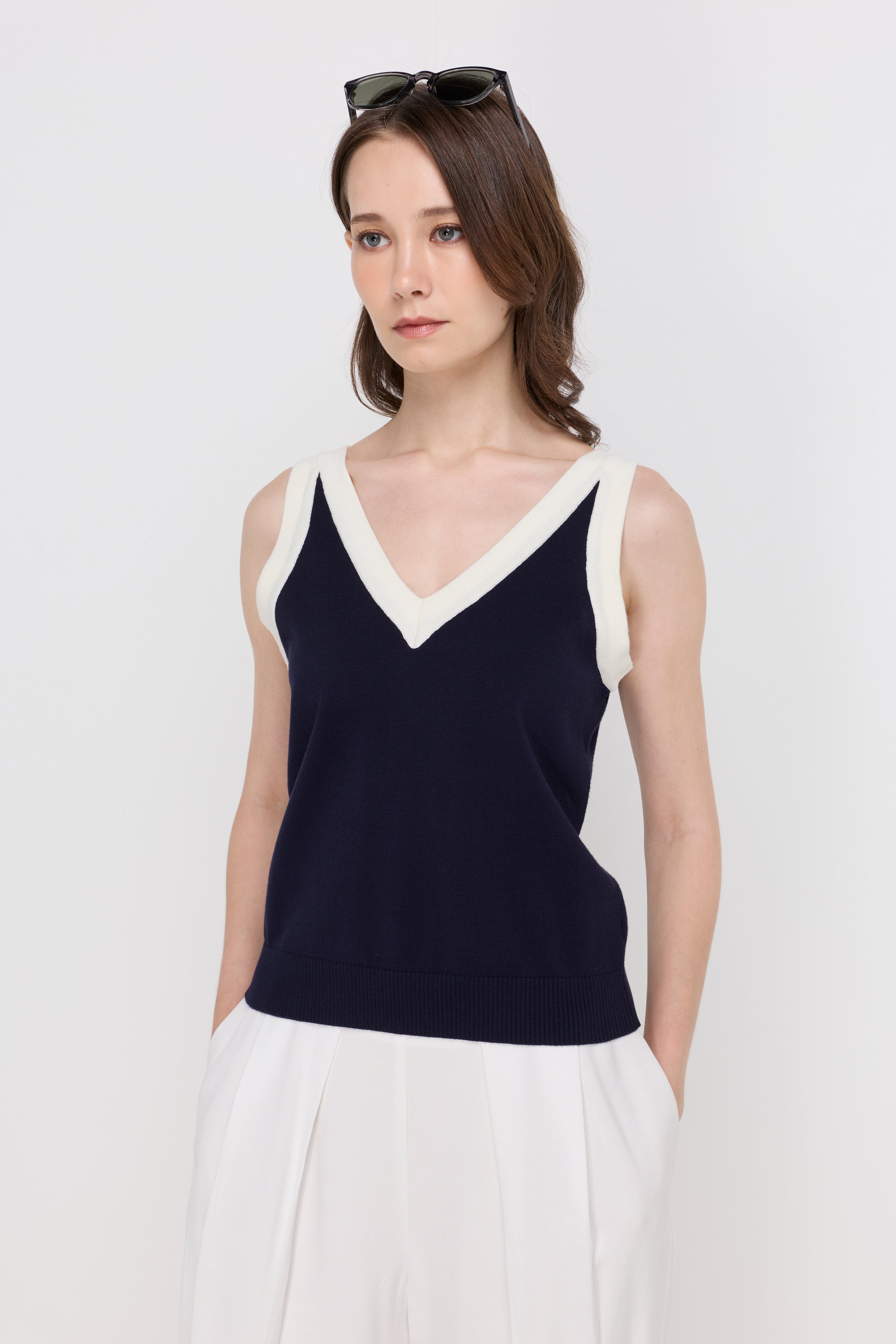SLEEVELESS RIBBED FLATKNIT TOP