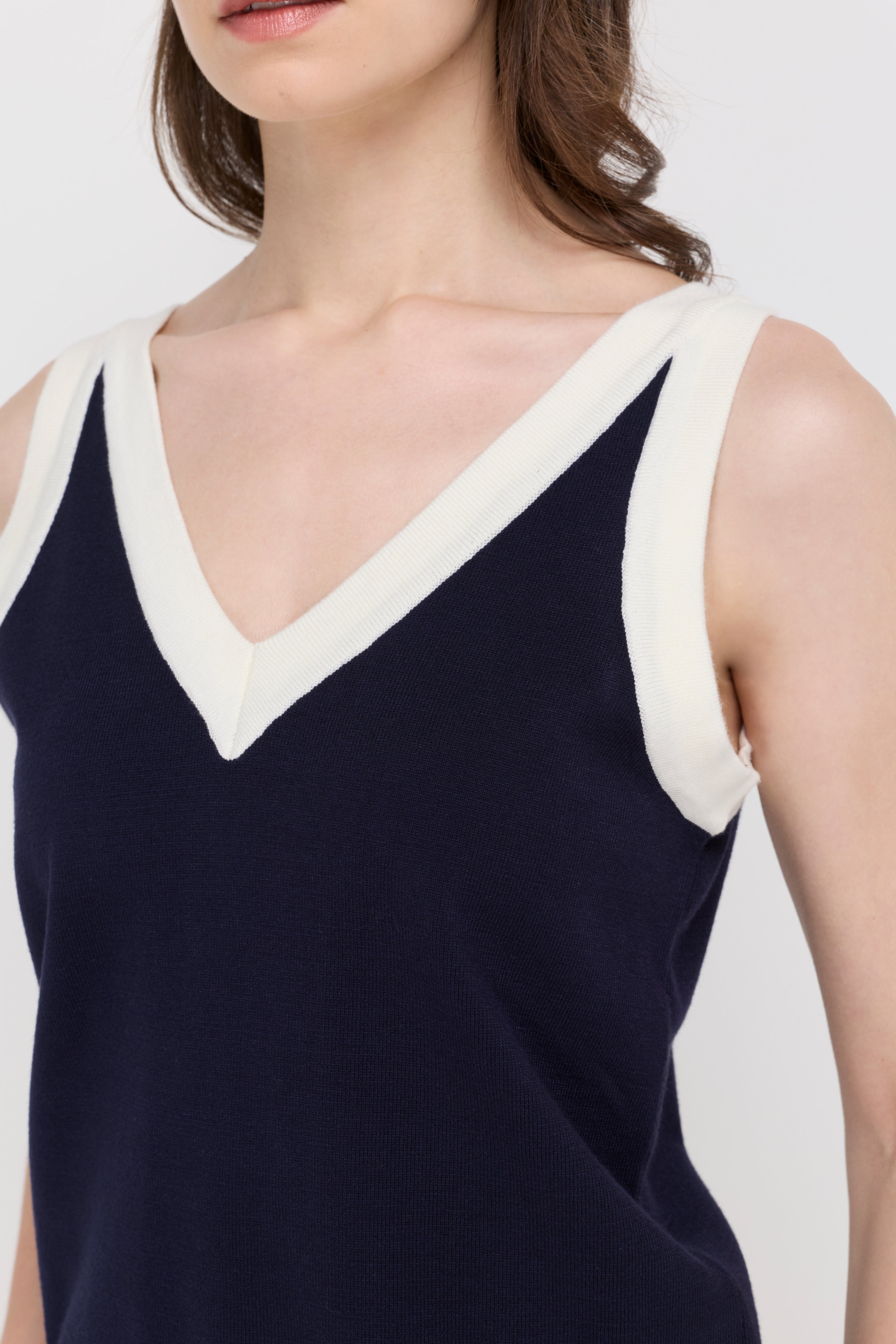 SLEEVELESS RIBBED FLATKNIT TOP