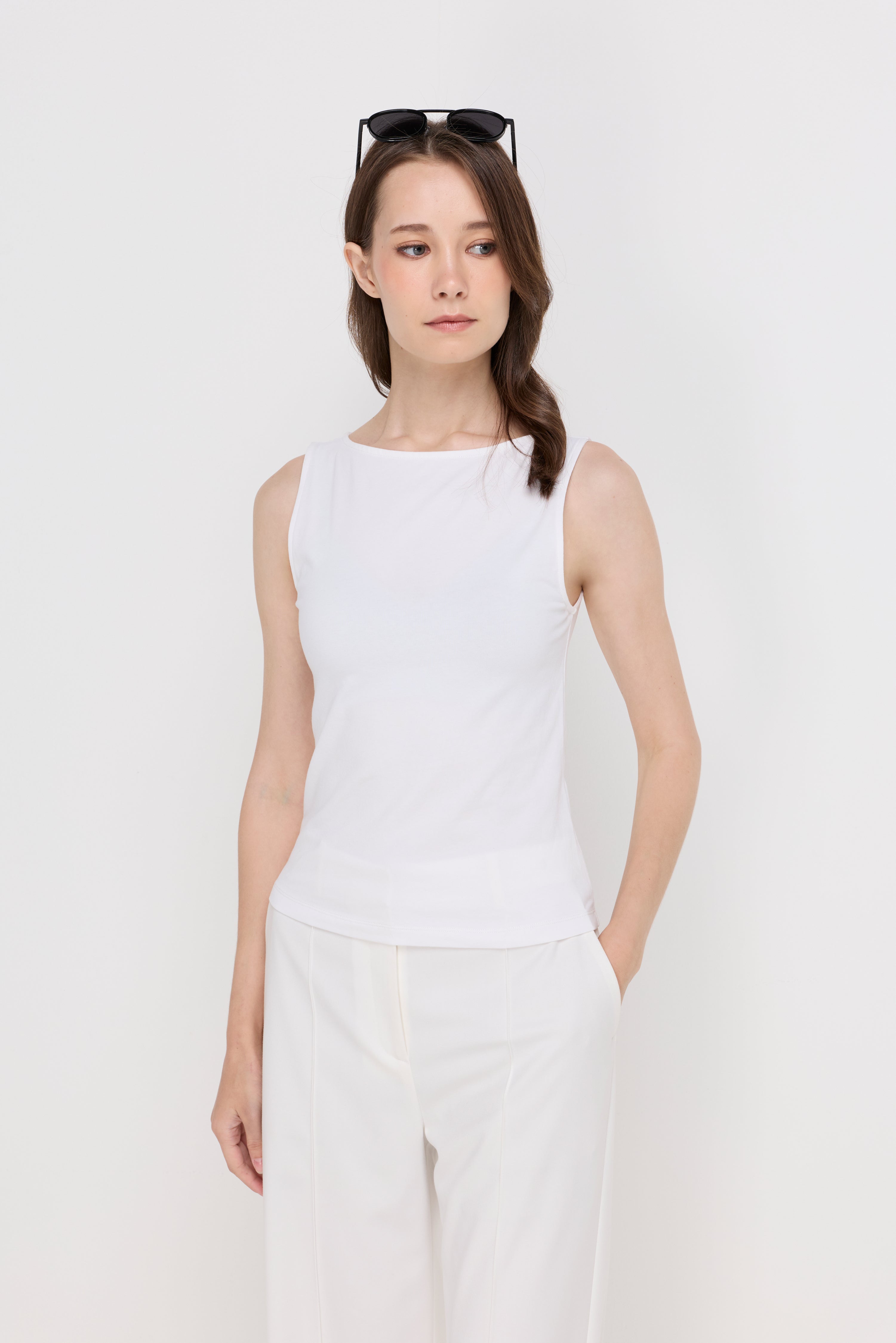 ESSENTIAL SLEEVELESS KNIT TOP