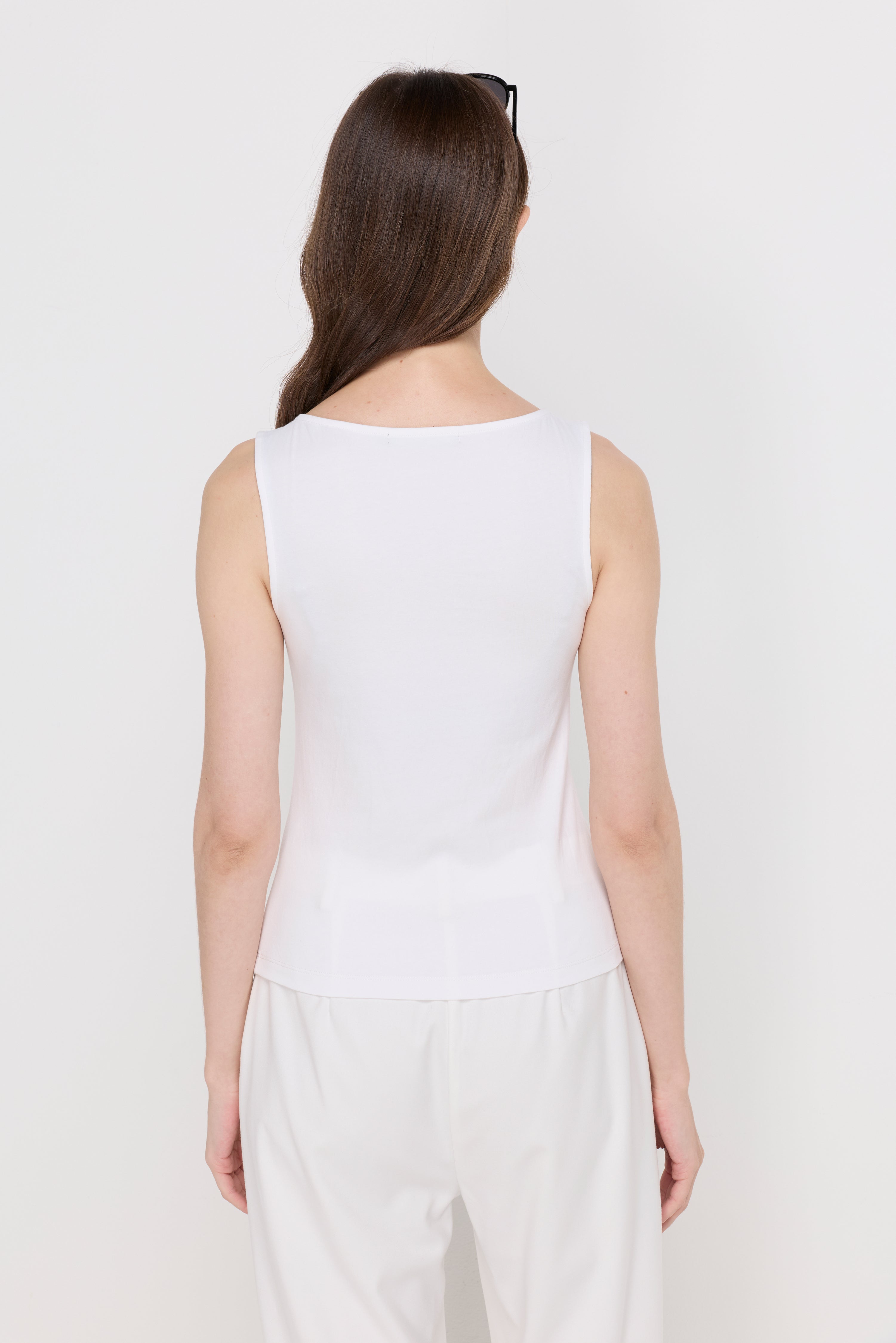 ESSENTIAL SLEEVELESS KNIT TOP