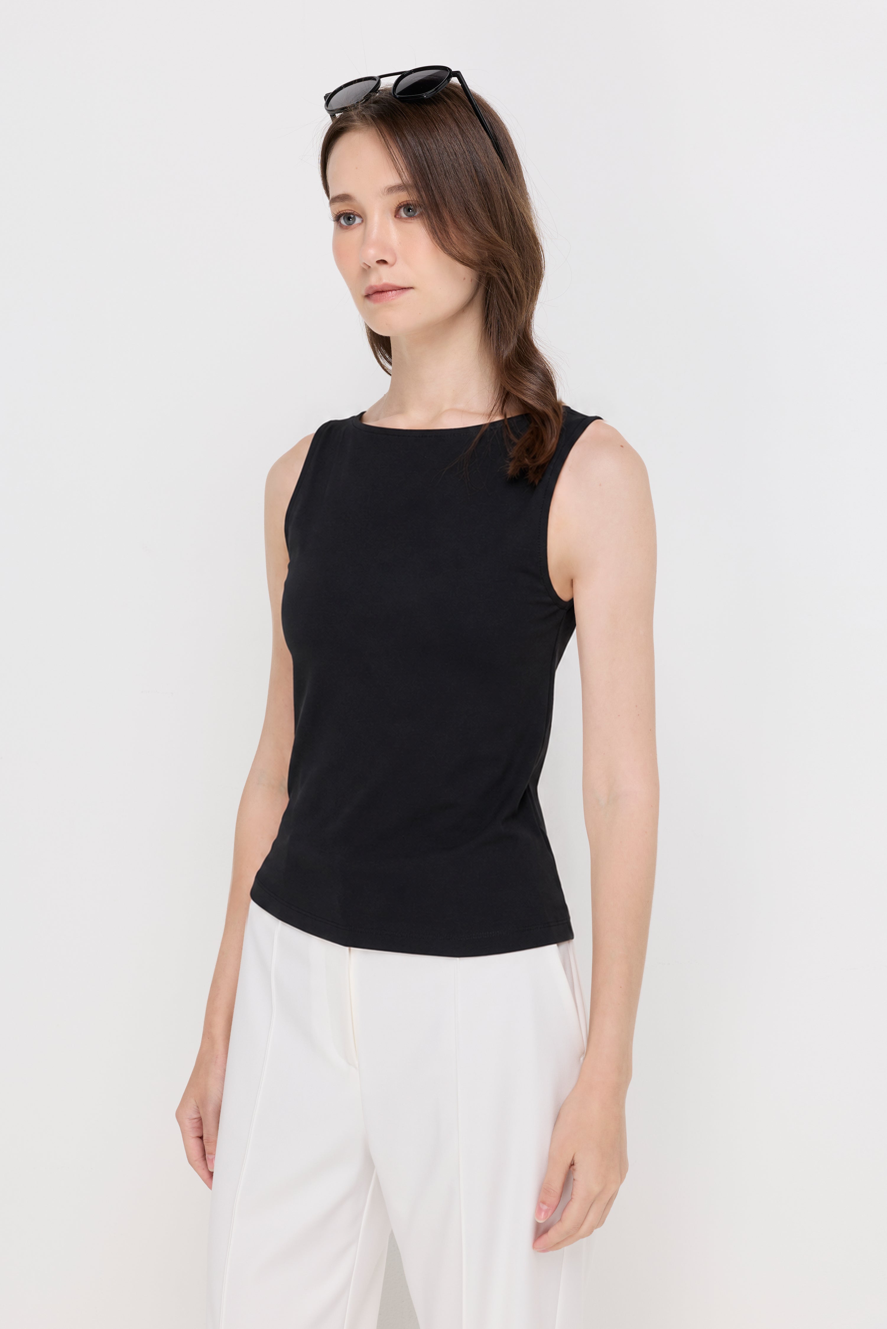 ESSENTIAL SLEEVELESS KNIT TOP