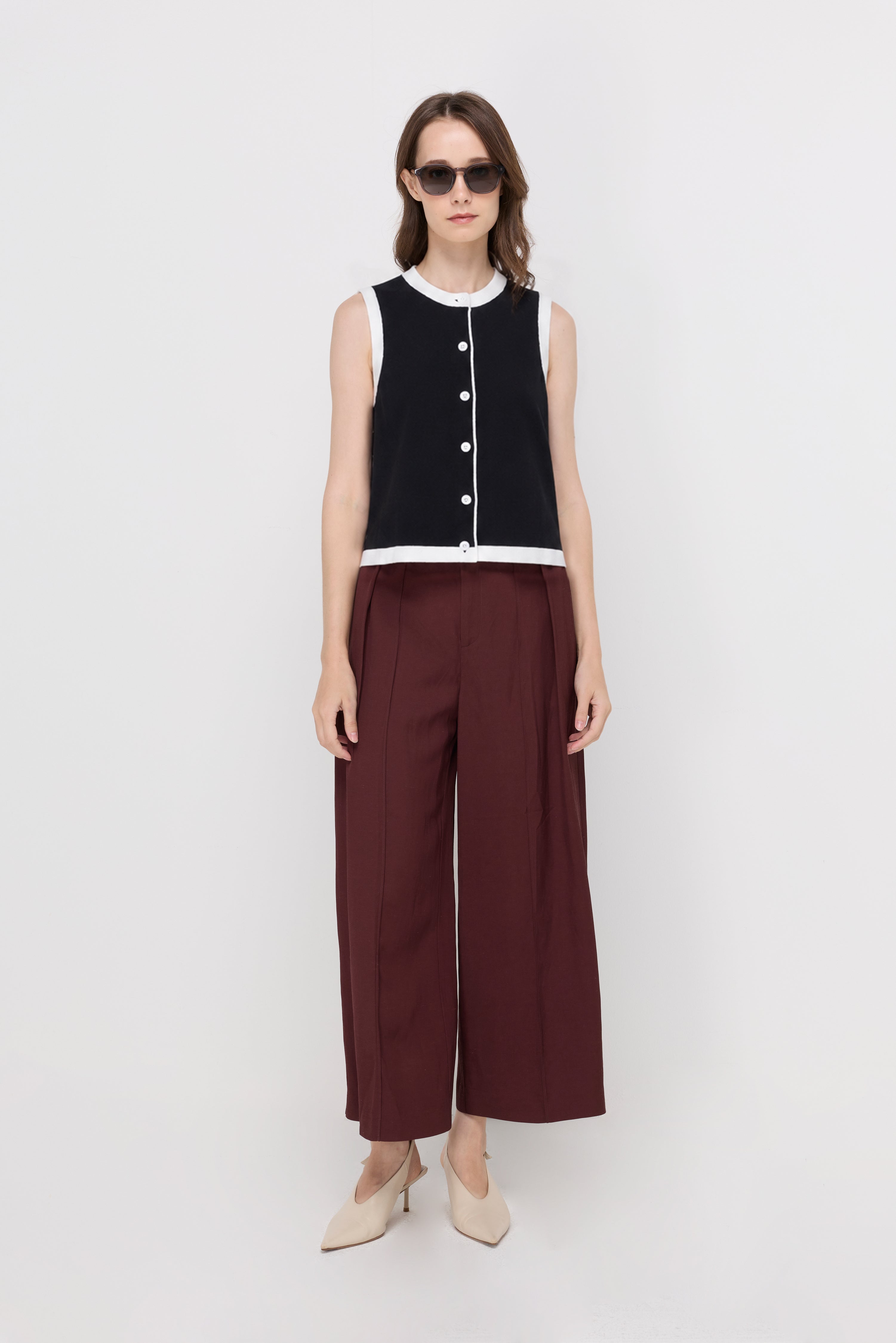 CONTRAST TRIM BUTTON-FRONT KNIT VEST