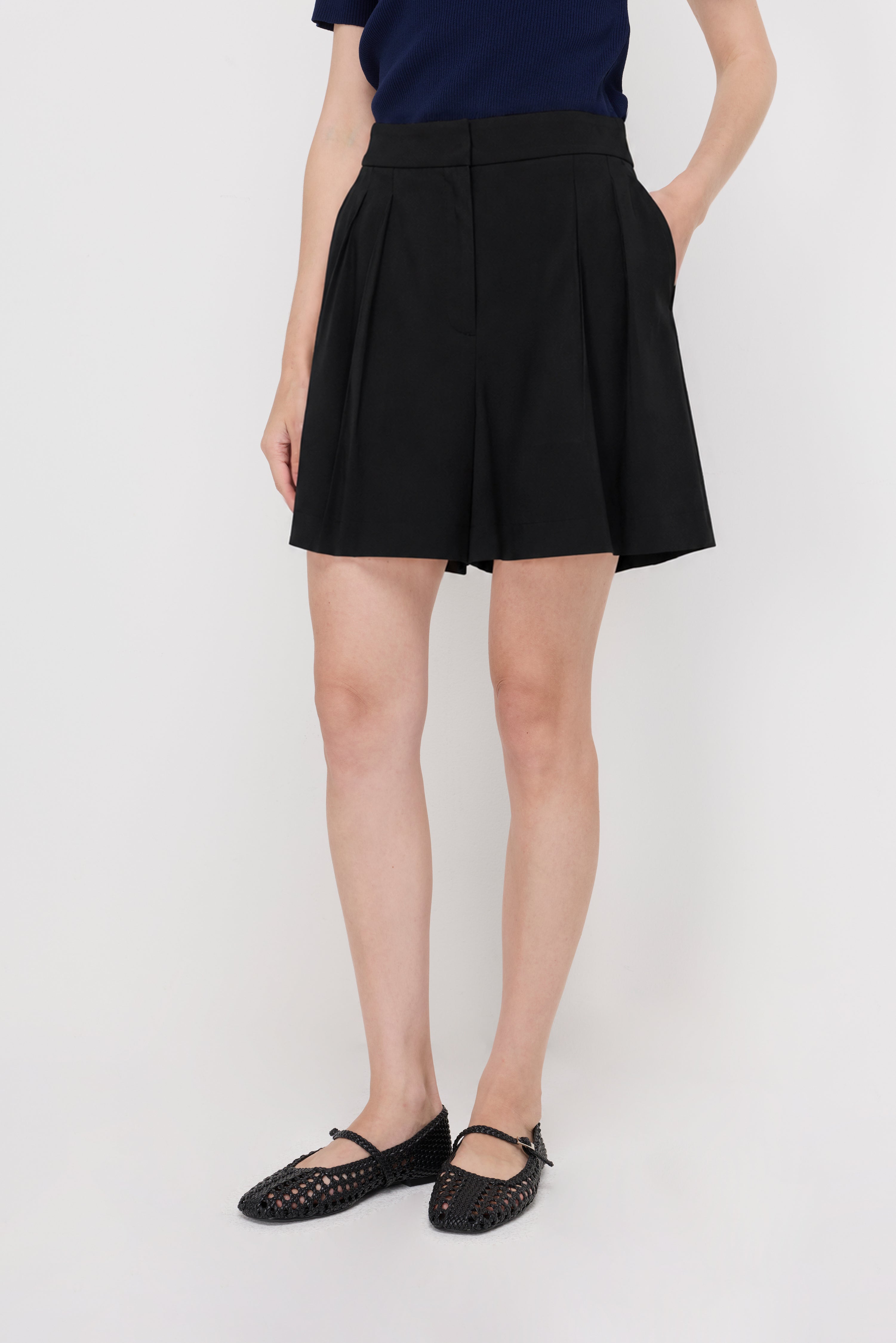 PLEATED TAILORED SHORTS