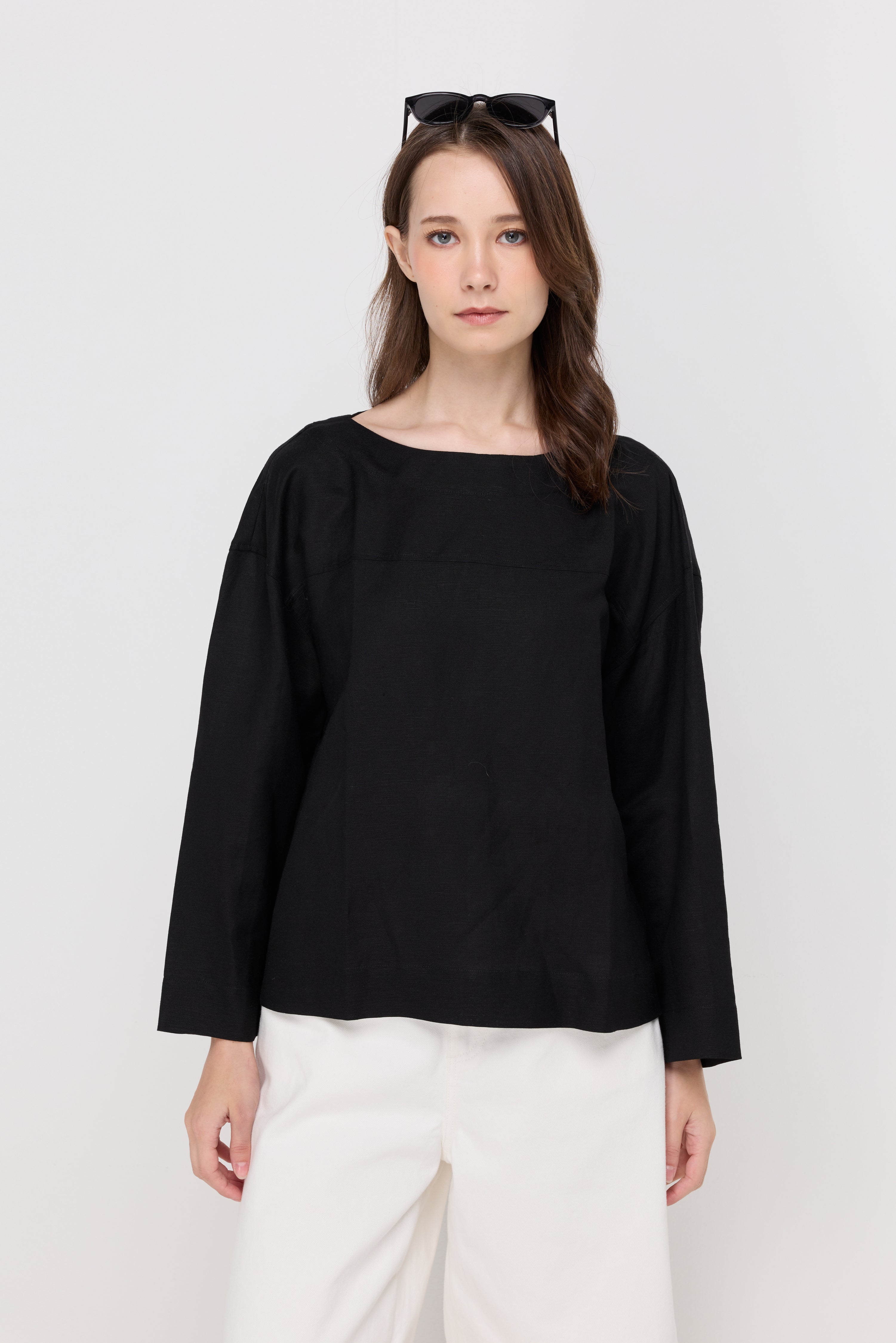 RELAXED BOAT NECK LINEN BLOUSE