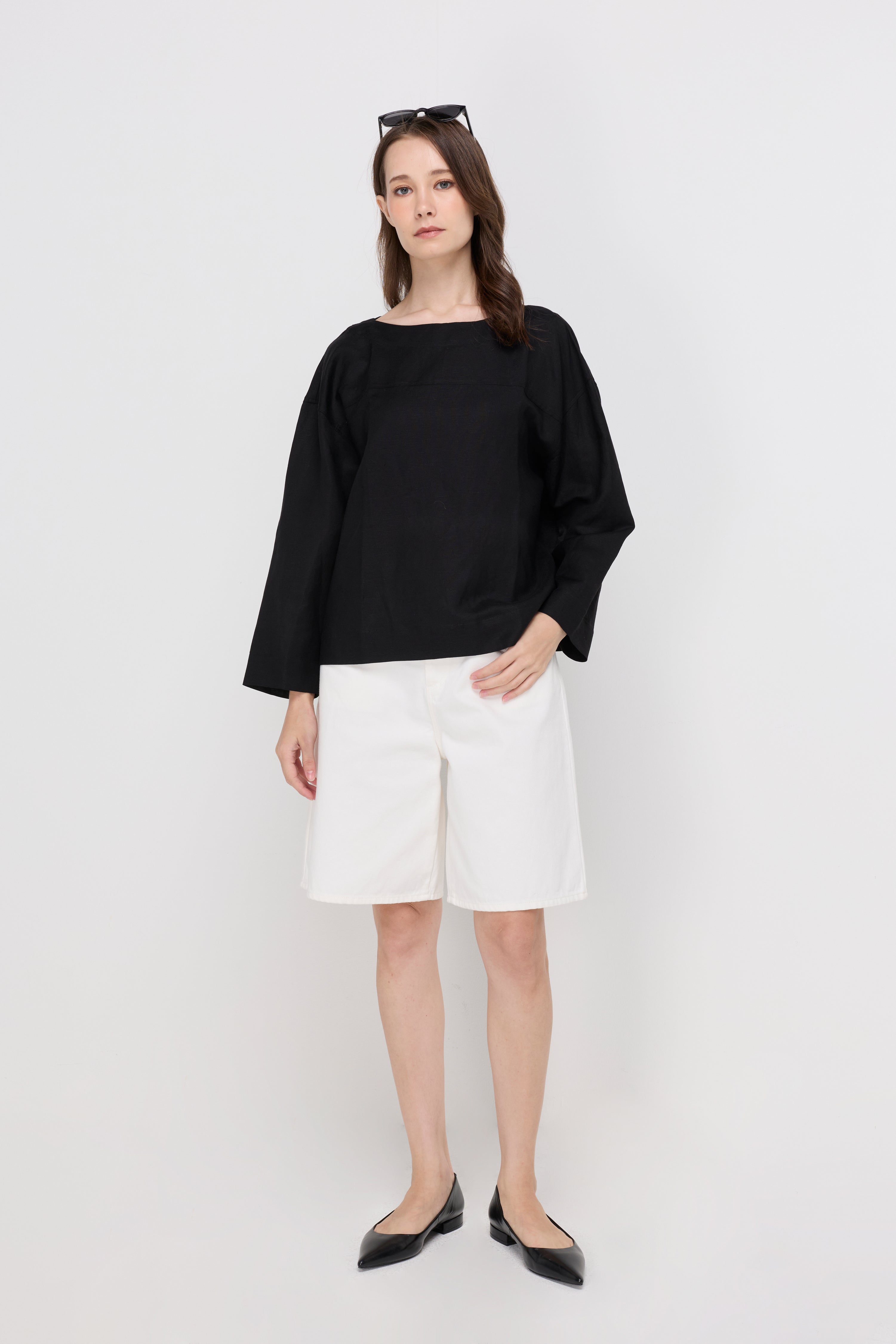 RELAXED BOAT NECK LINEN BLOUSE