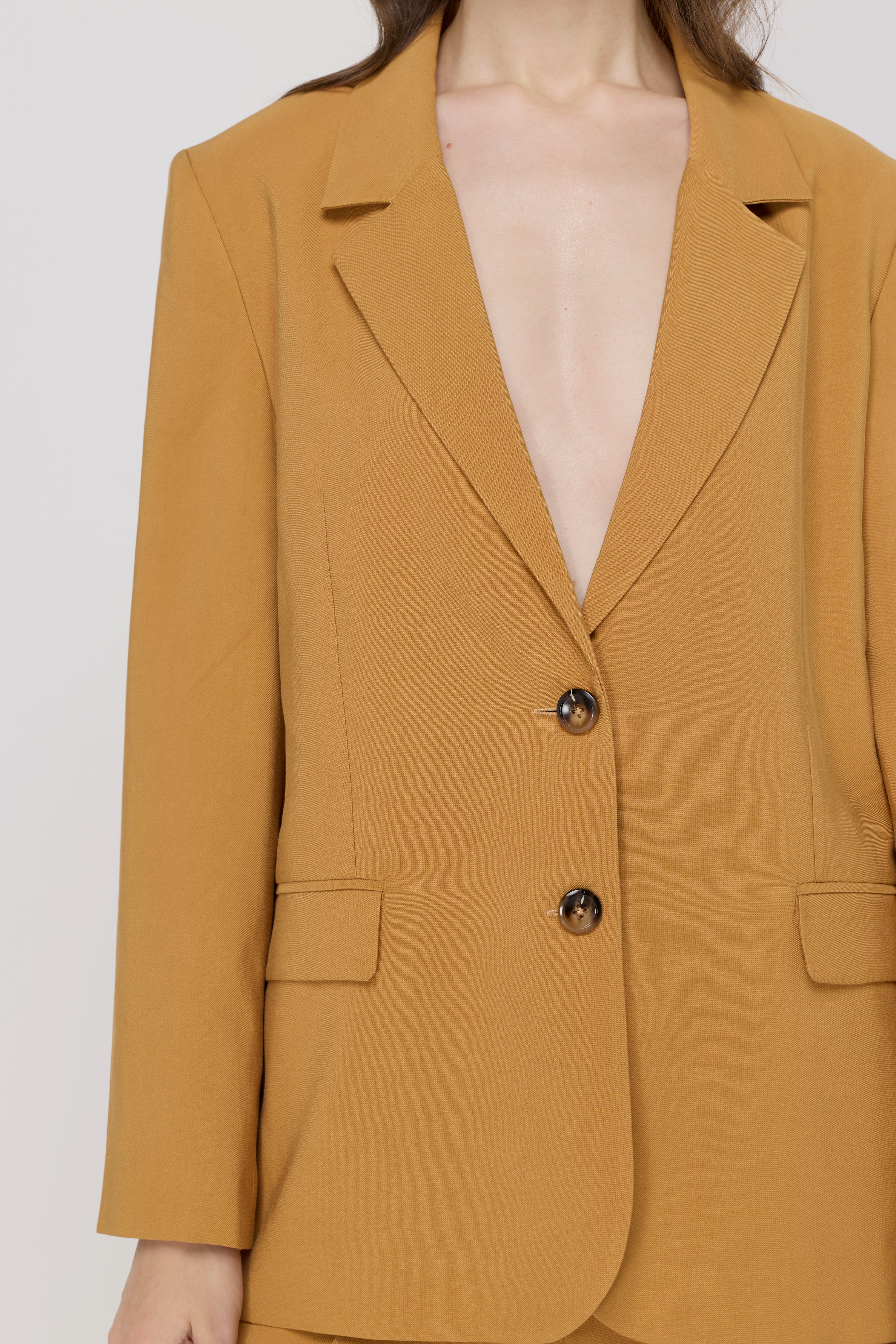 TAILORED SINGLE-BREASTED BLAZER