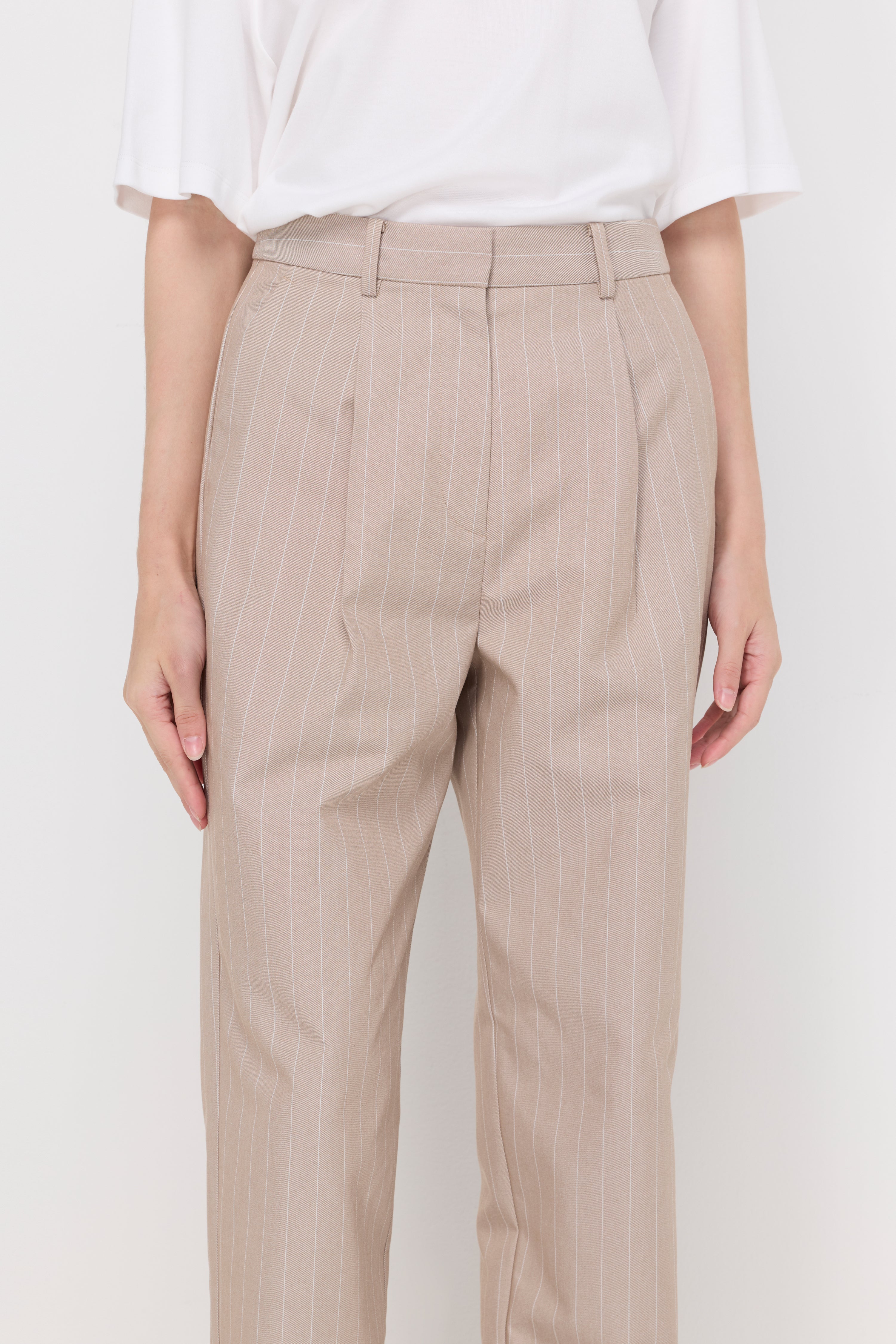 TAILORED PLEATED STRAIGHT-LEG TROUSERS