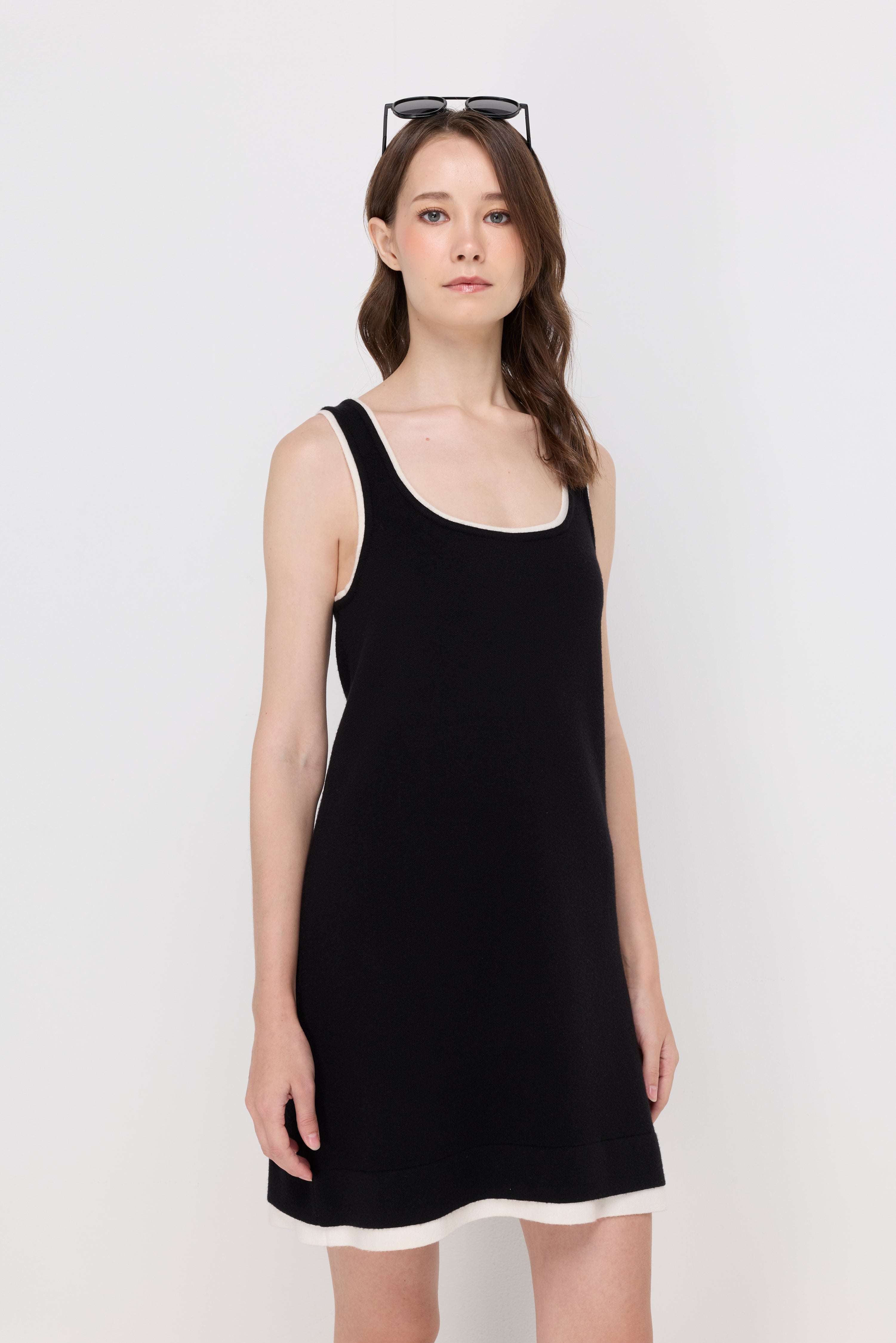 CONTRAST TRIM KNIT DRESS