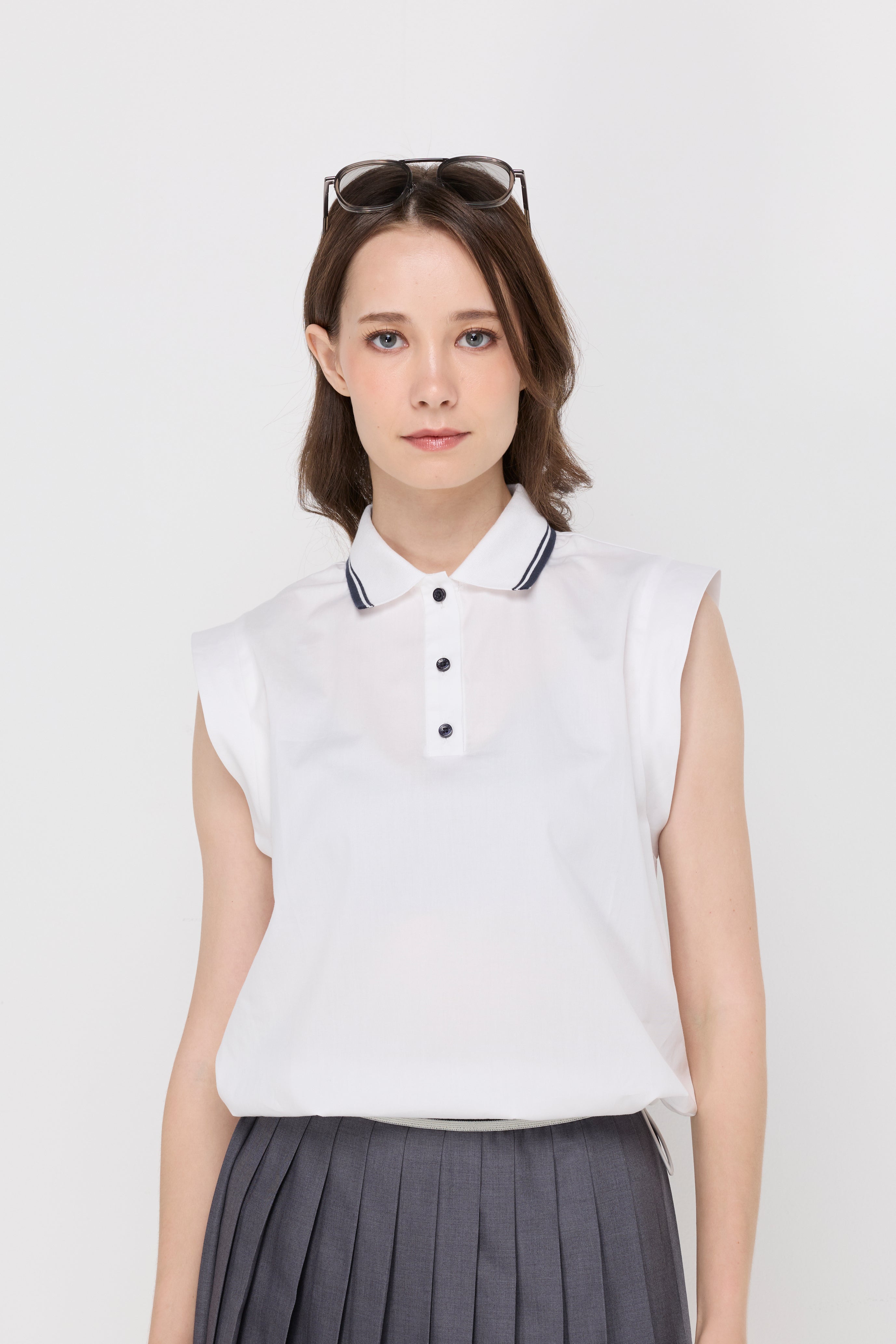 CONTRAST TRIM SLEEVELESS POLO TOP