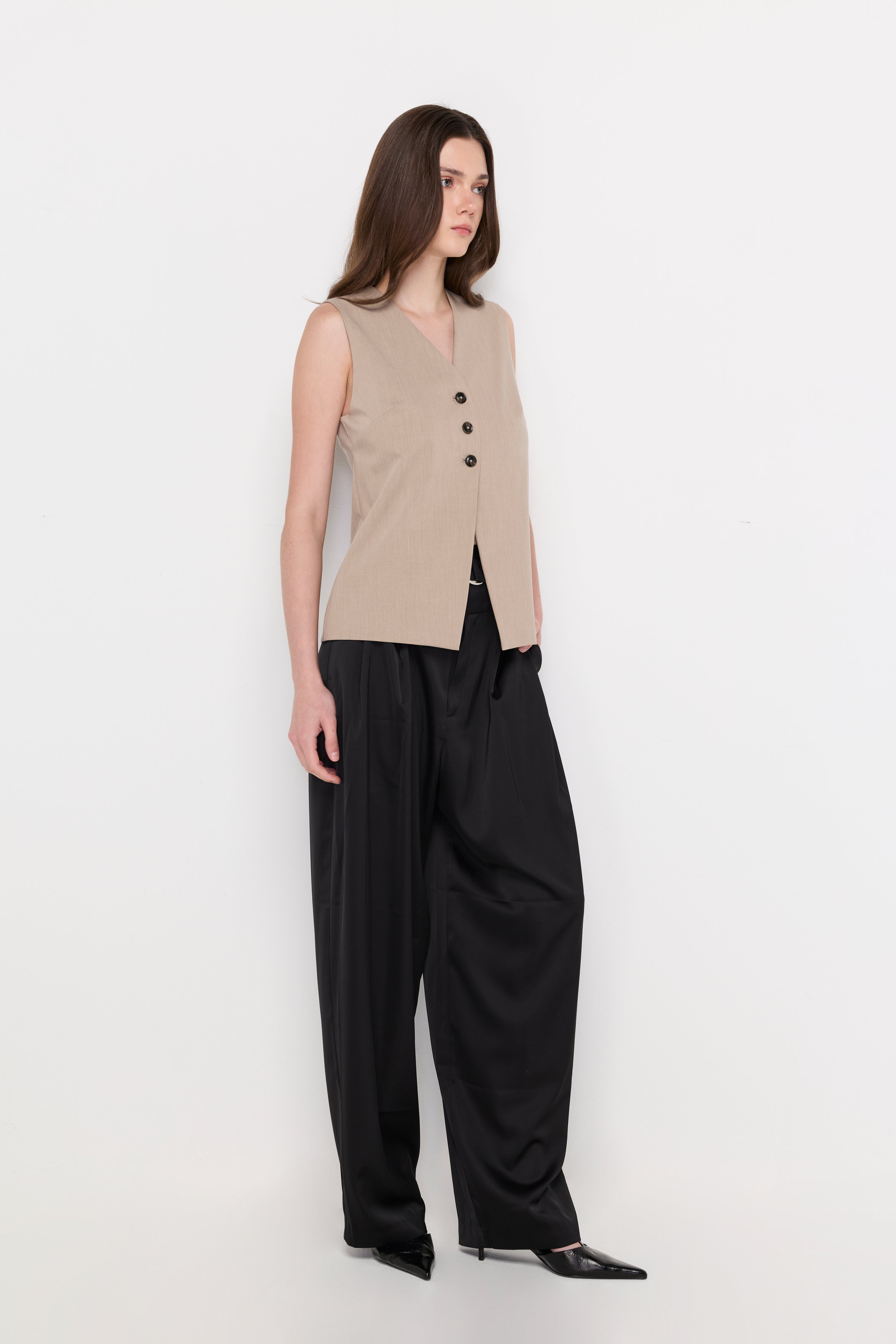 TAILORED BUTTON-FRONT VEST TOP