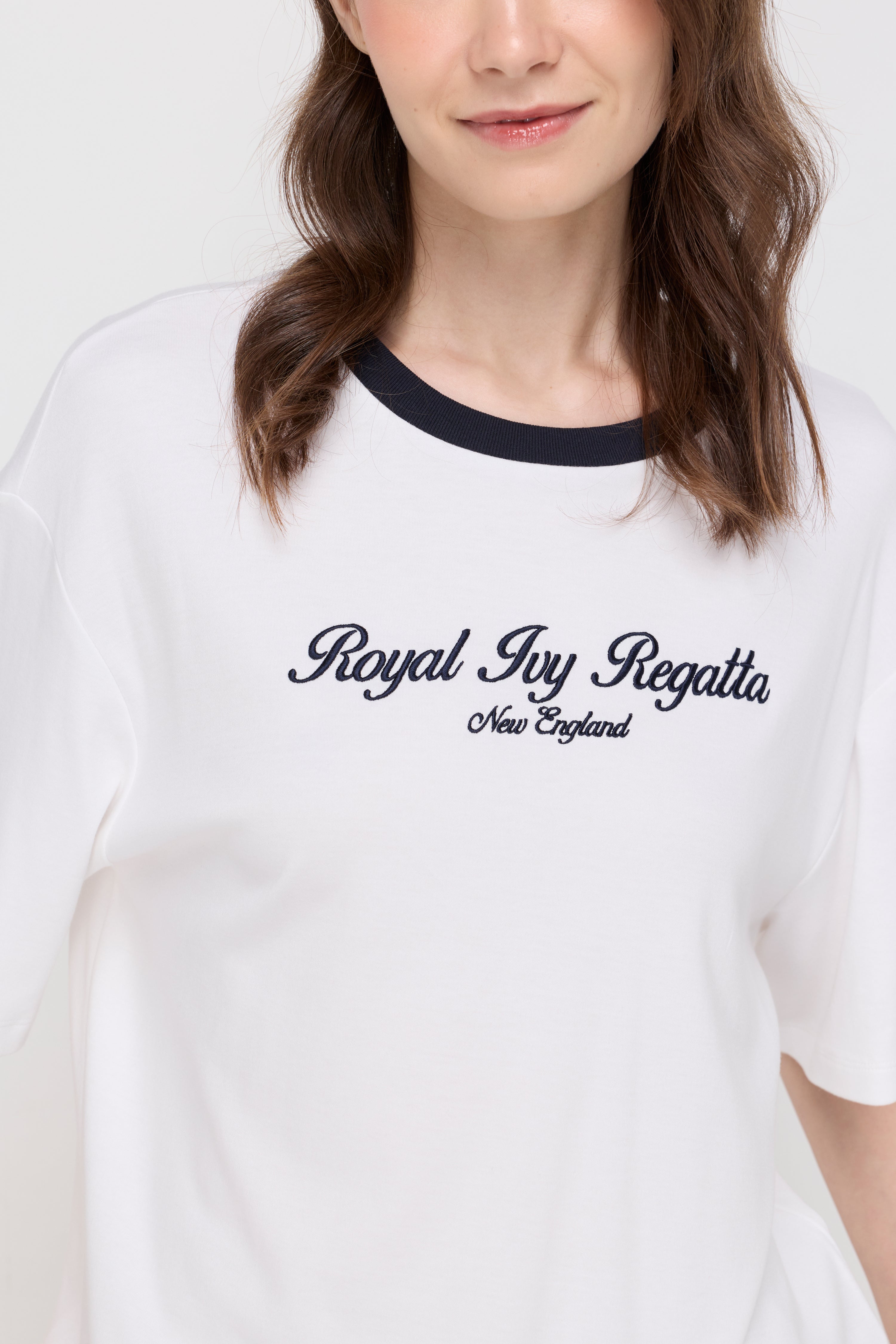 CONTRAST RIB EMBROIDERED T-SHIRT