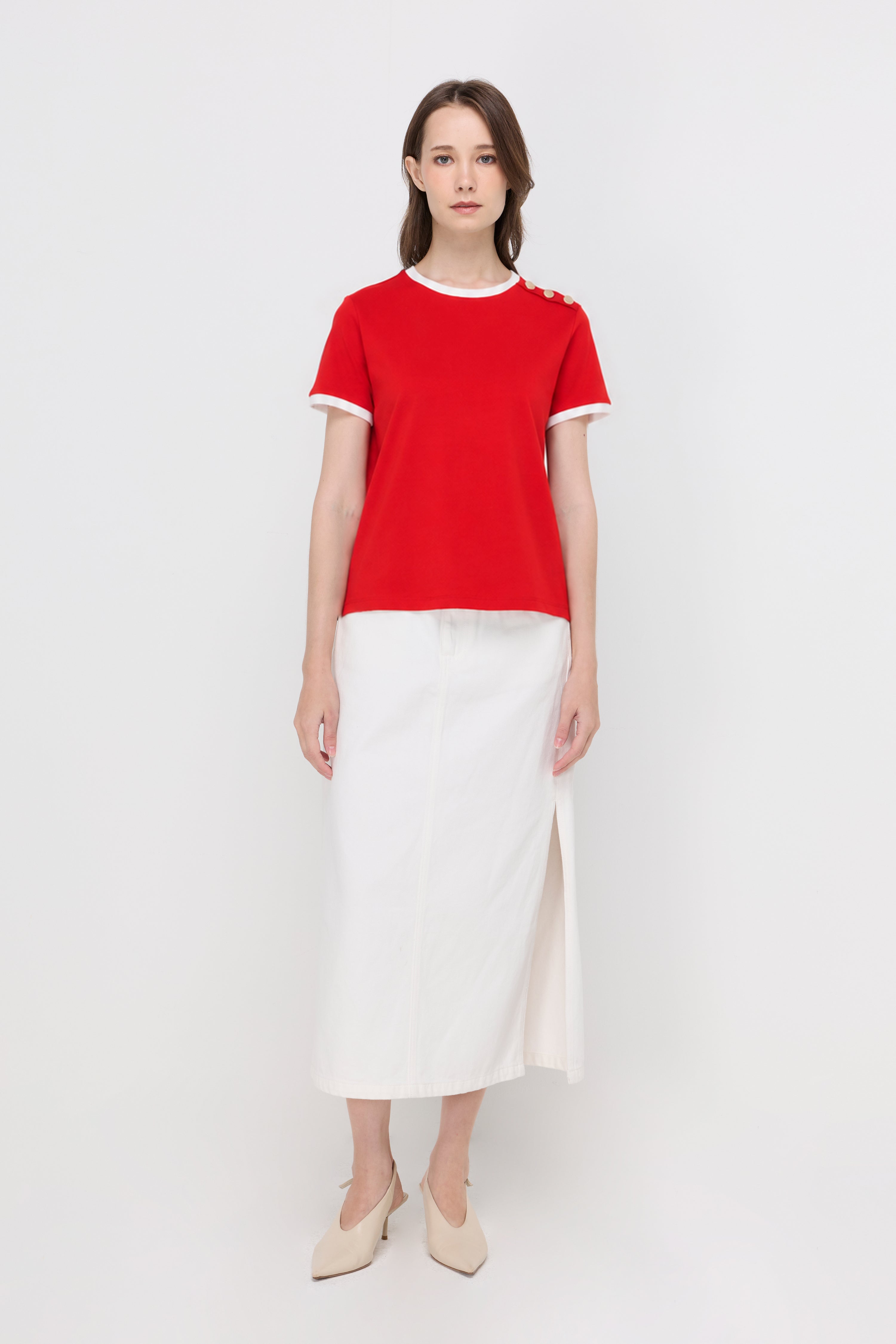 CONTRAST TRIM BUTTON-SHOULDER T-SHIRT