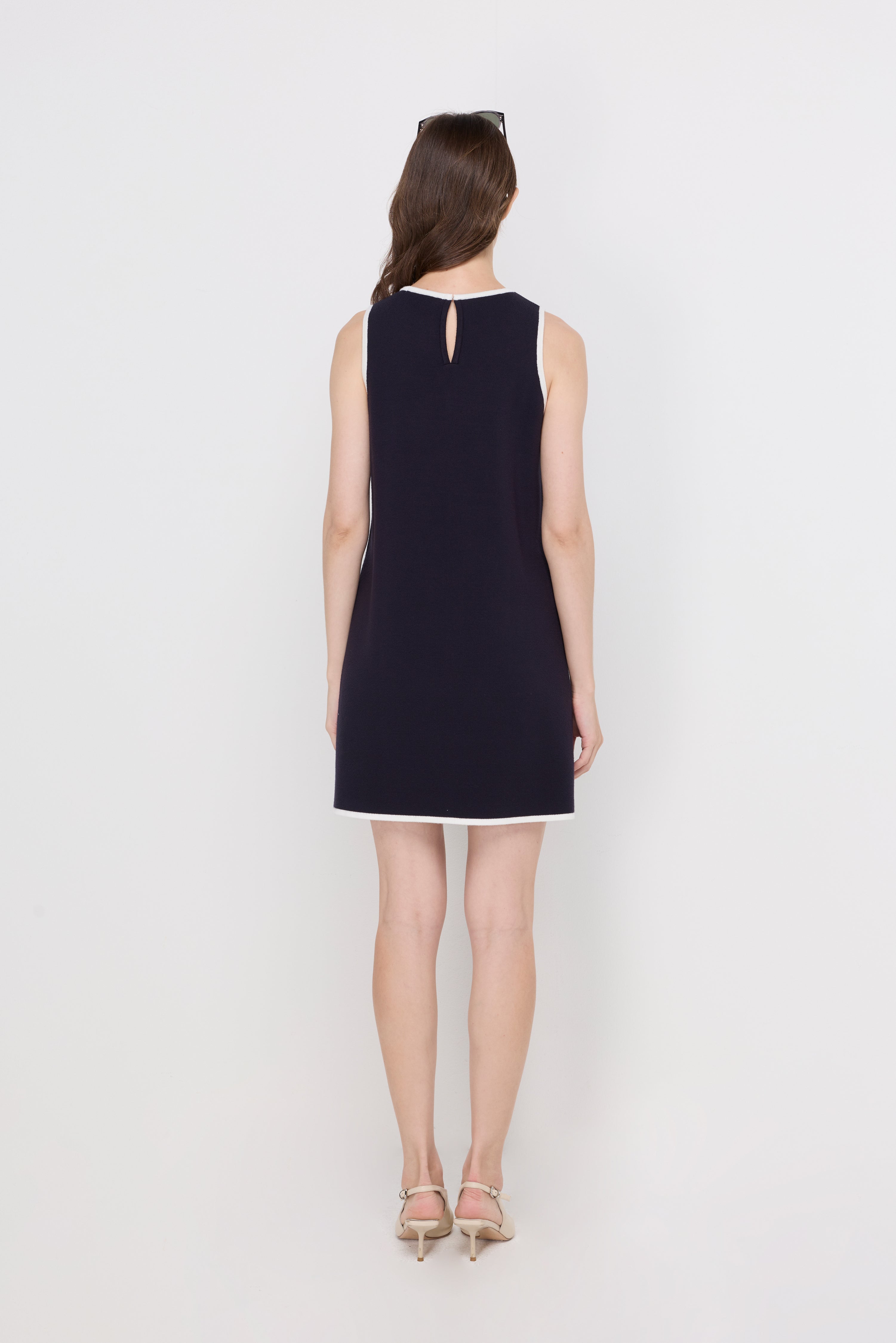 CONTRAST TRIM KNIT SHIFT DRESS