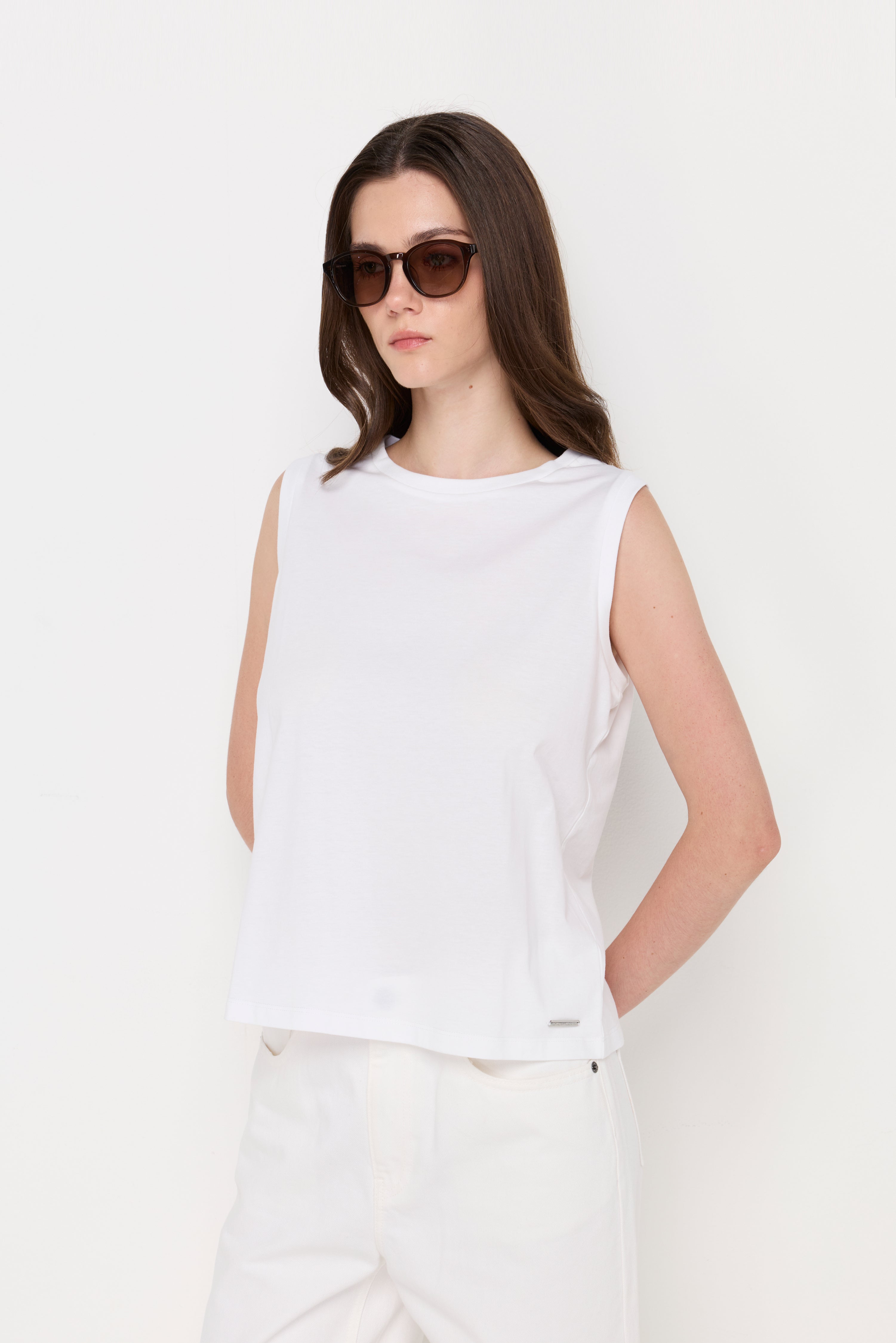 ESSENTIAL SLEEVELESS KNIT TOP