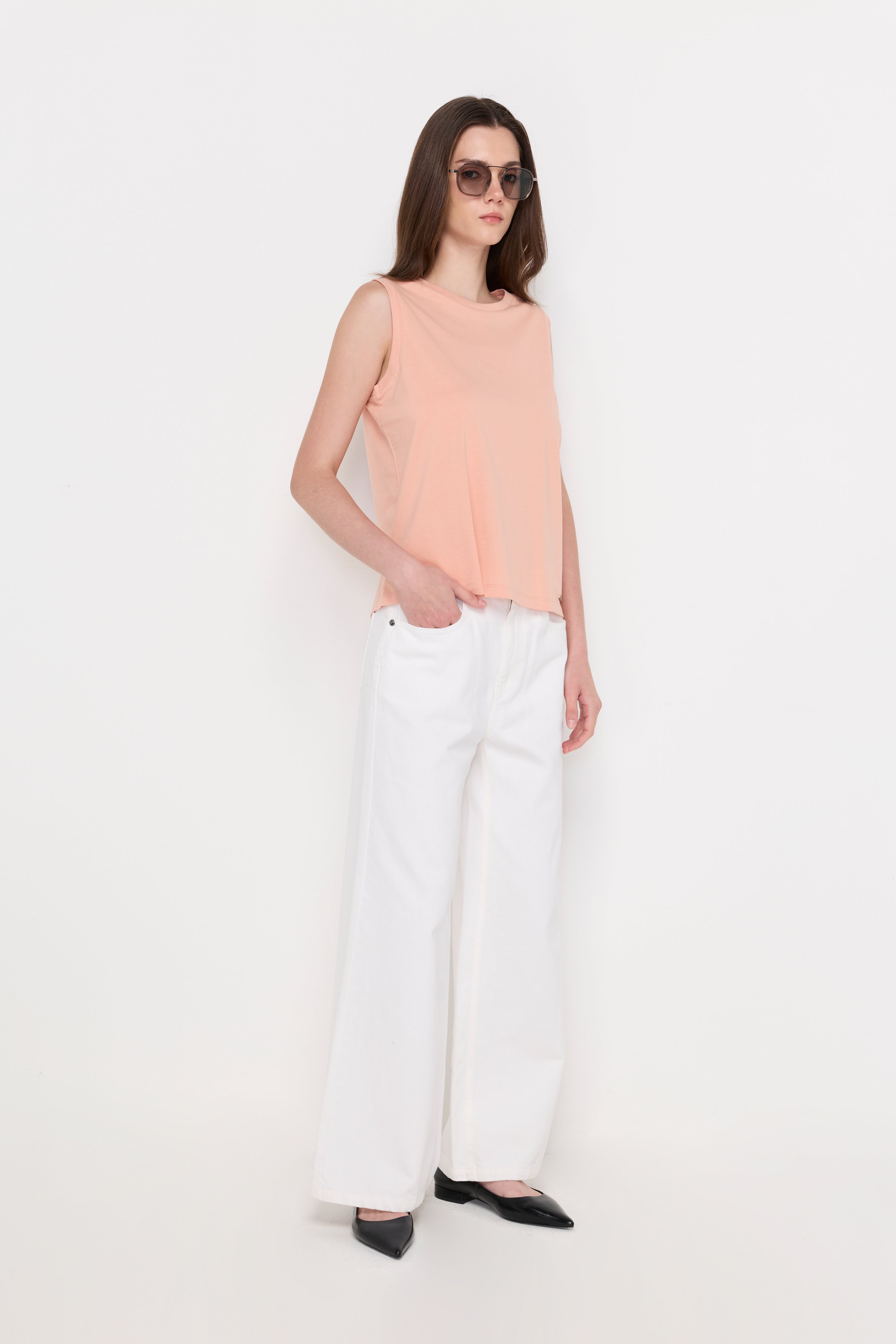 ESSENTIAL SLEEVELESS KNIT TOP