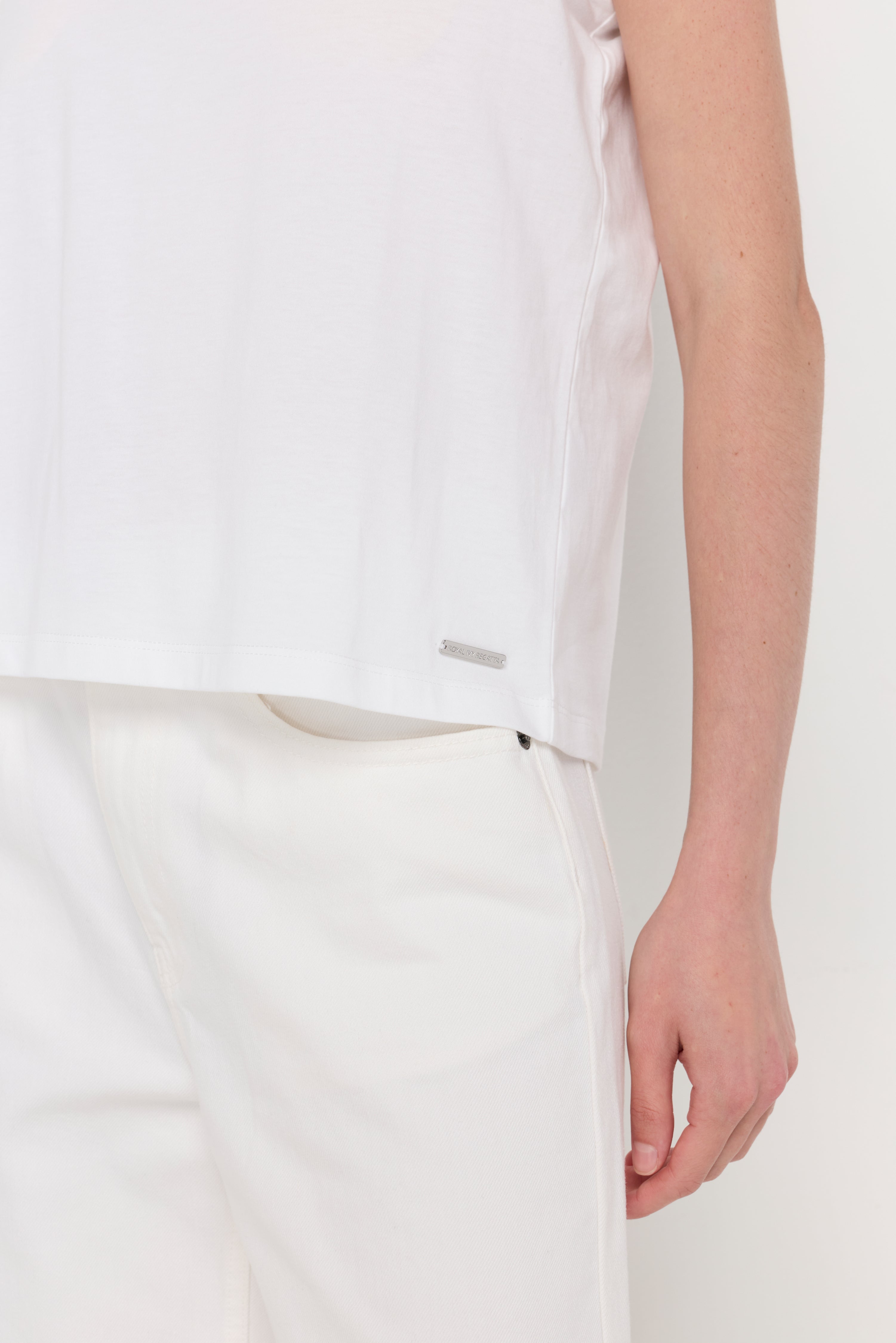 ESSENTIAL SLEEVELESS KNIT TOP