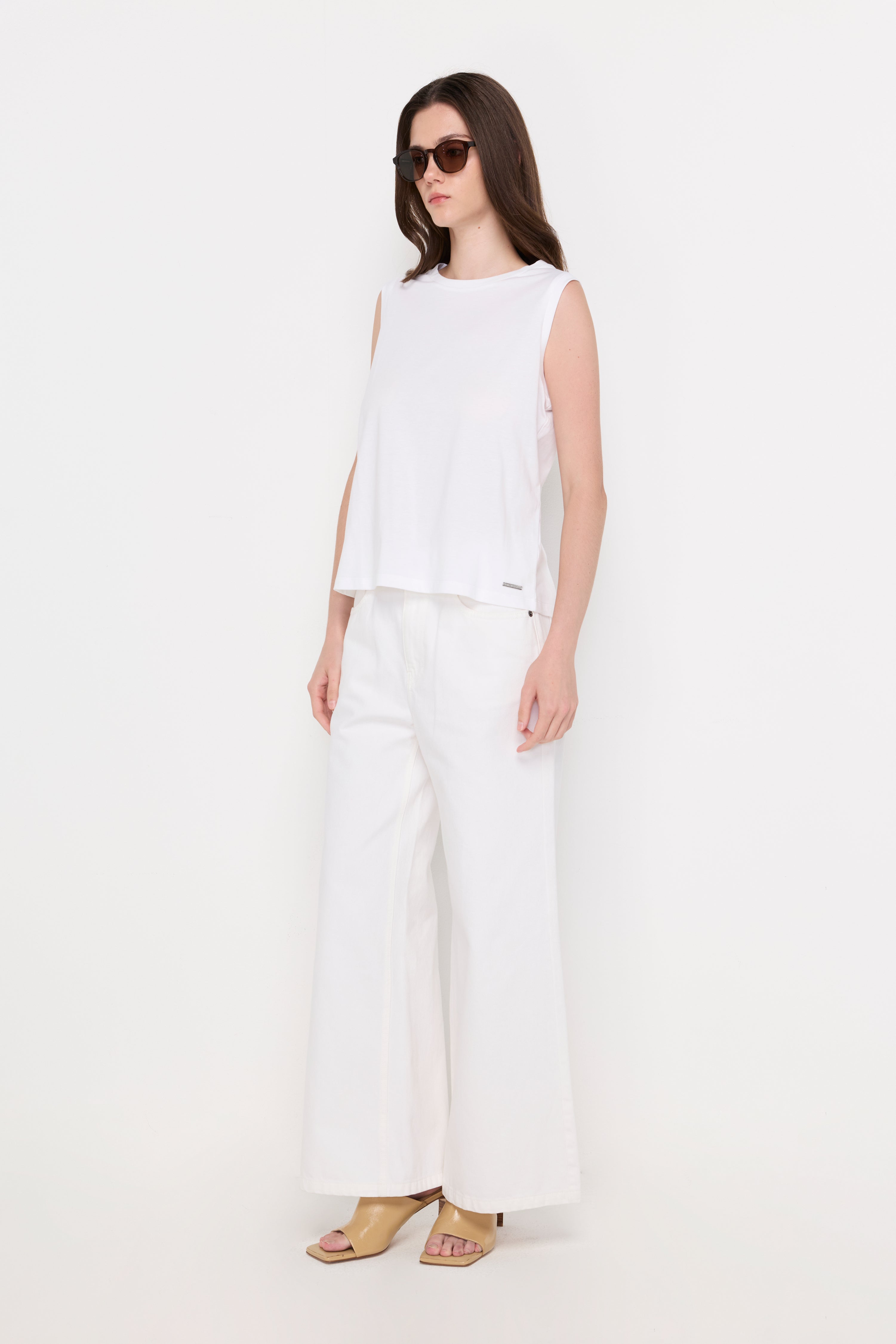 ESSENTIAL SLEEVELESS KNIT TOP