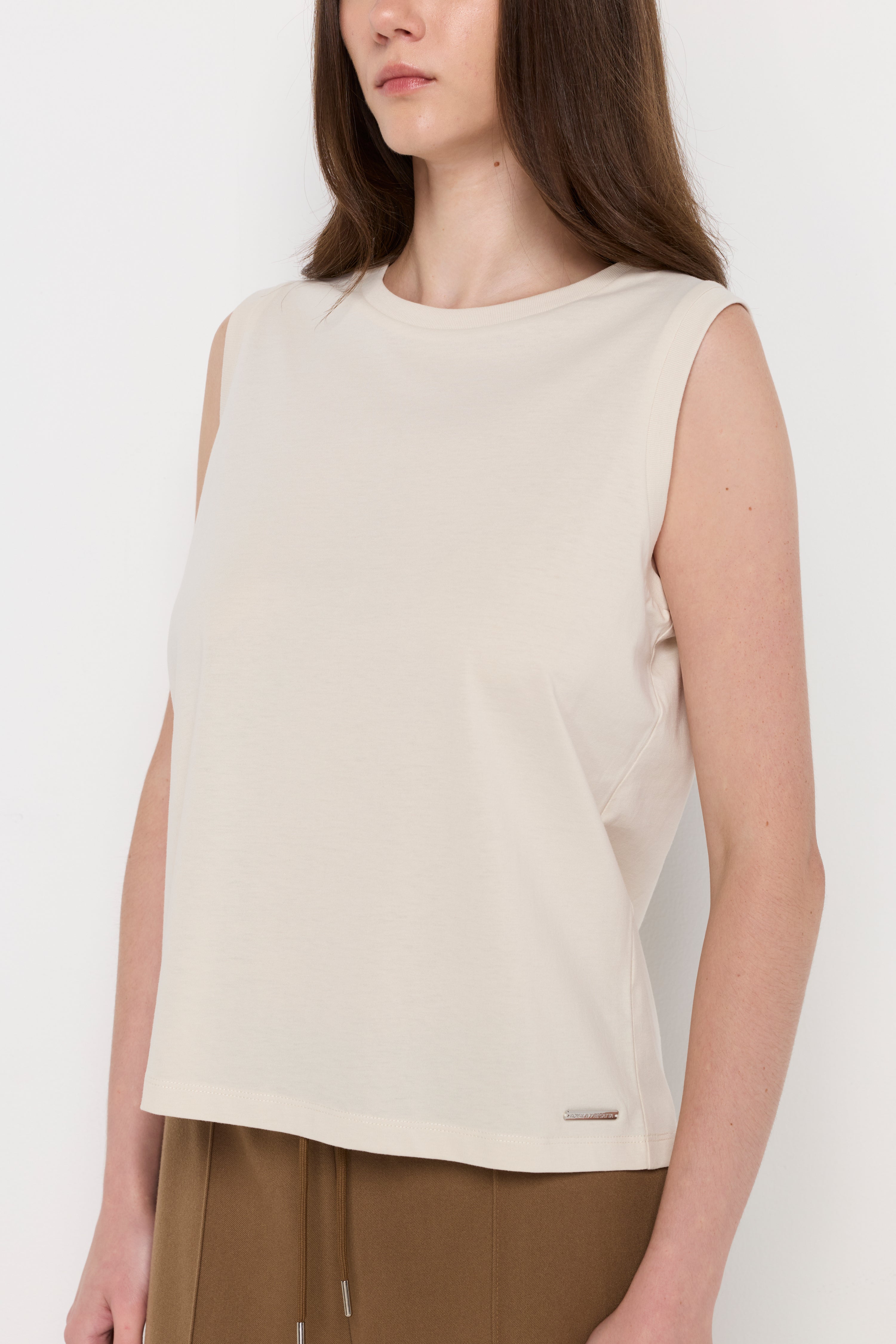 ESSENTIAL SLEEVELESS KNIT TOP