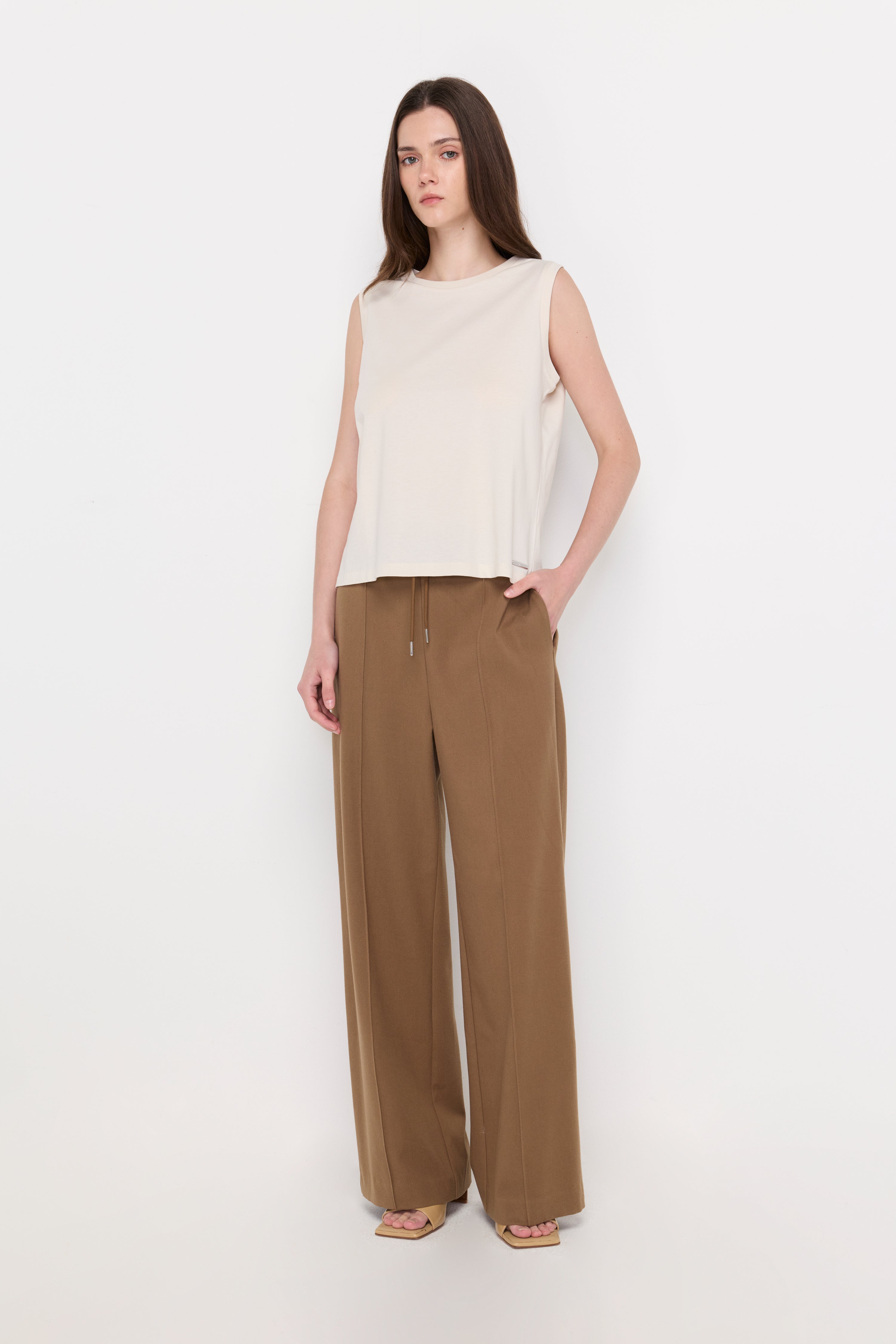 ESSENTIAL SLEEVELESS KNIT TOP