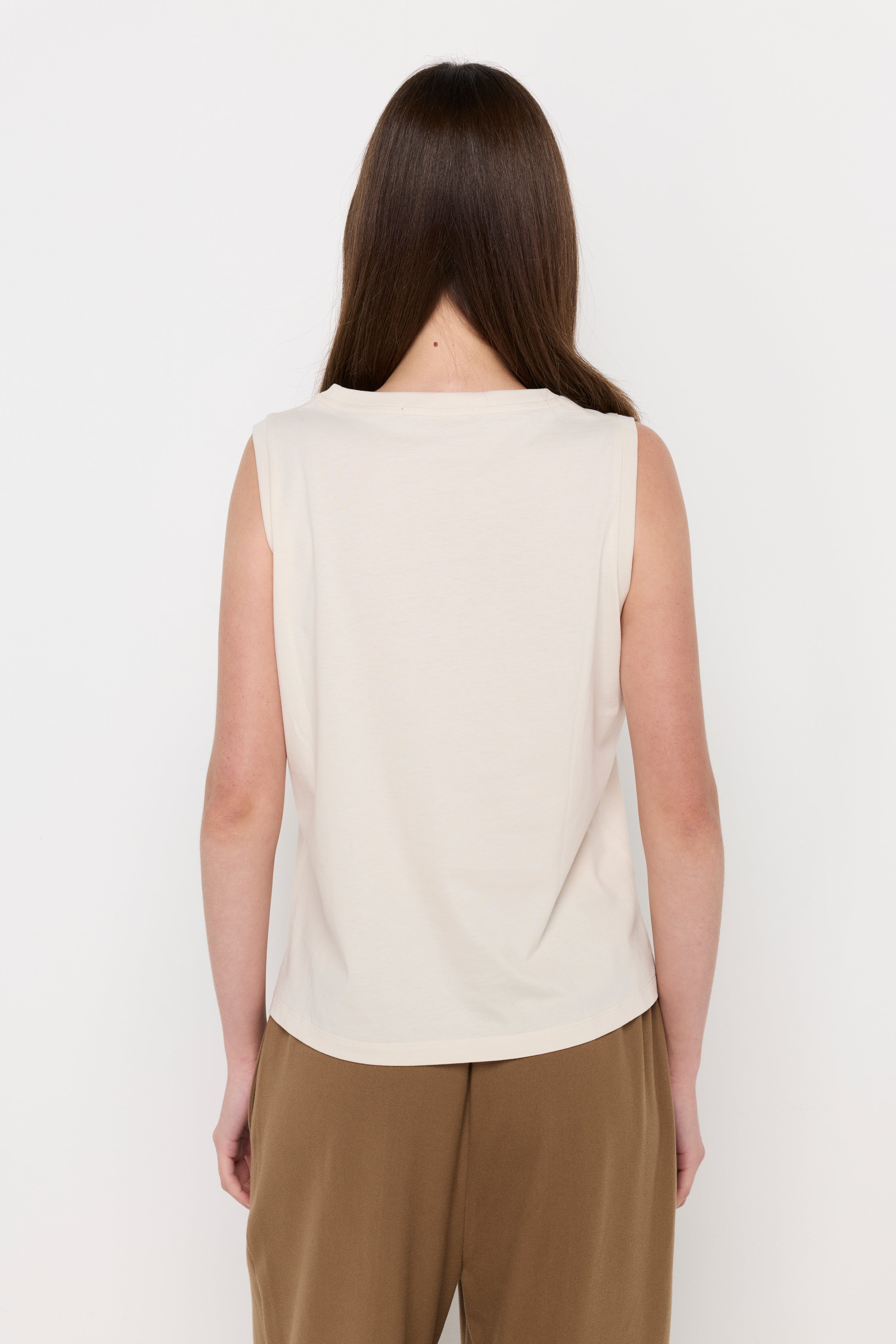 ESSENTIAL SLEEVELESS KNIT TOP