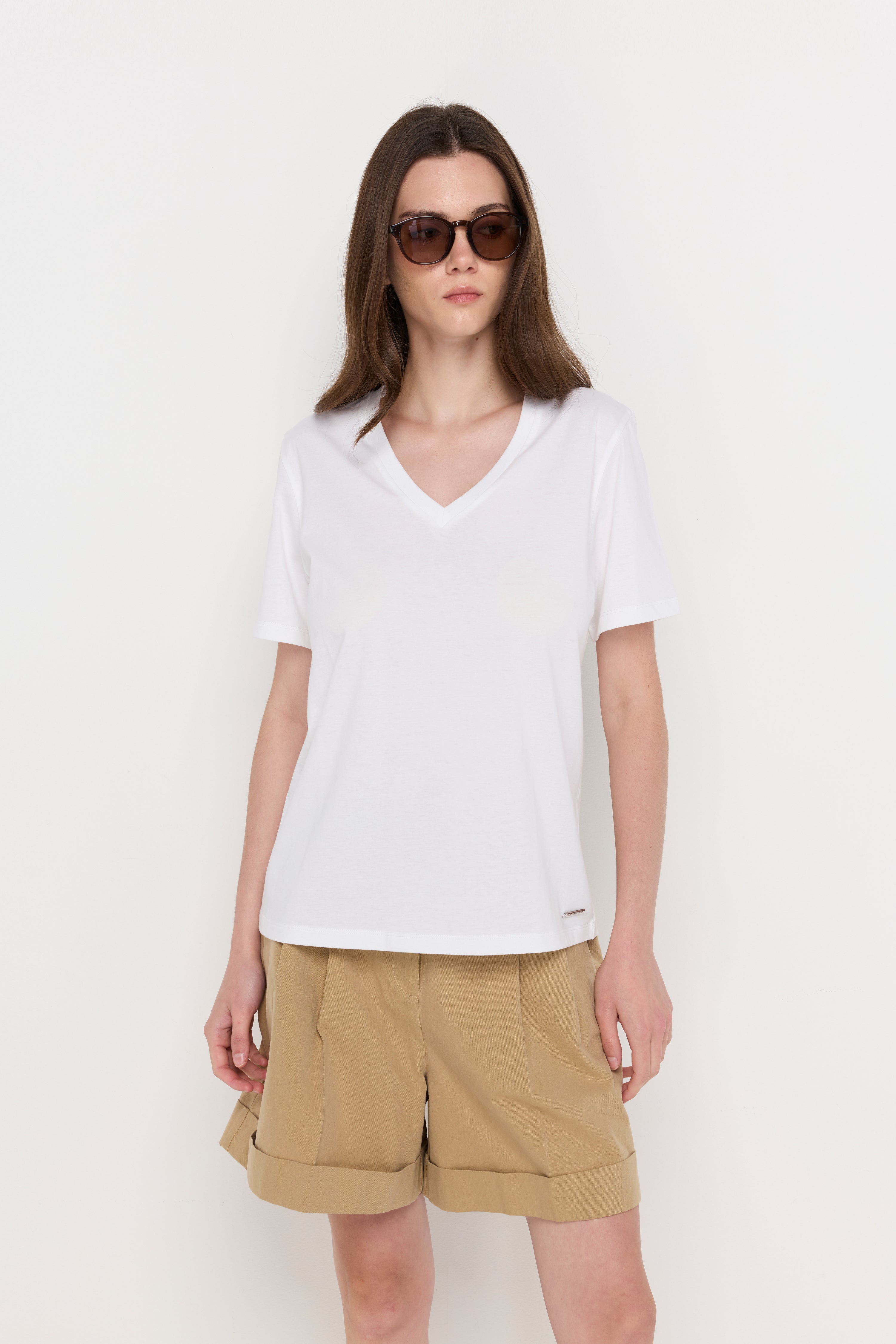 ESSENTIAL V-NECK KNIT TOP