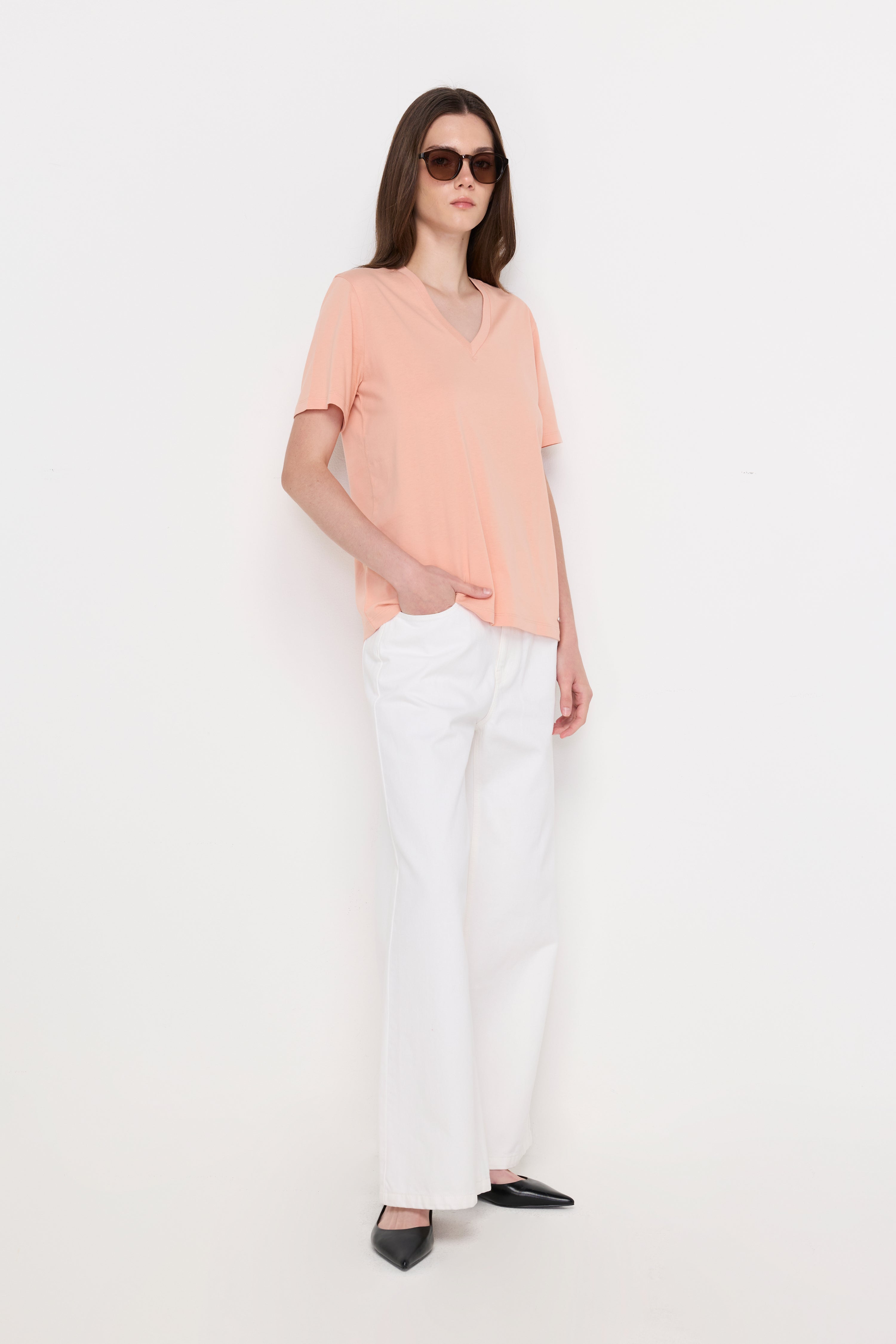 ESSENTIAL V-NECK KNIT TOP