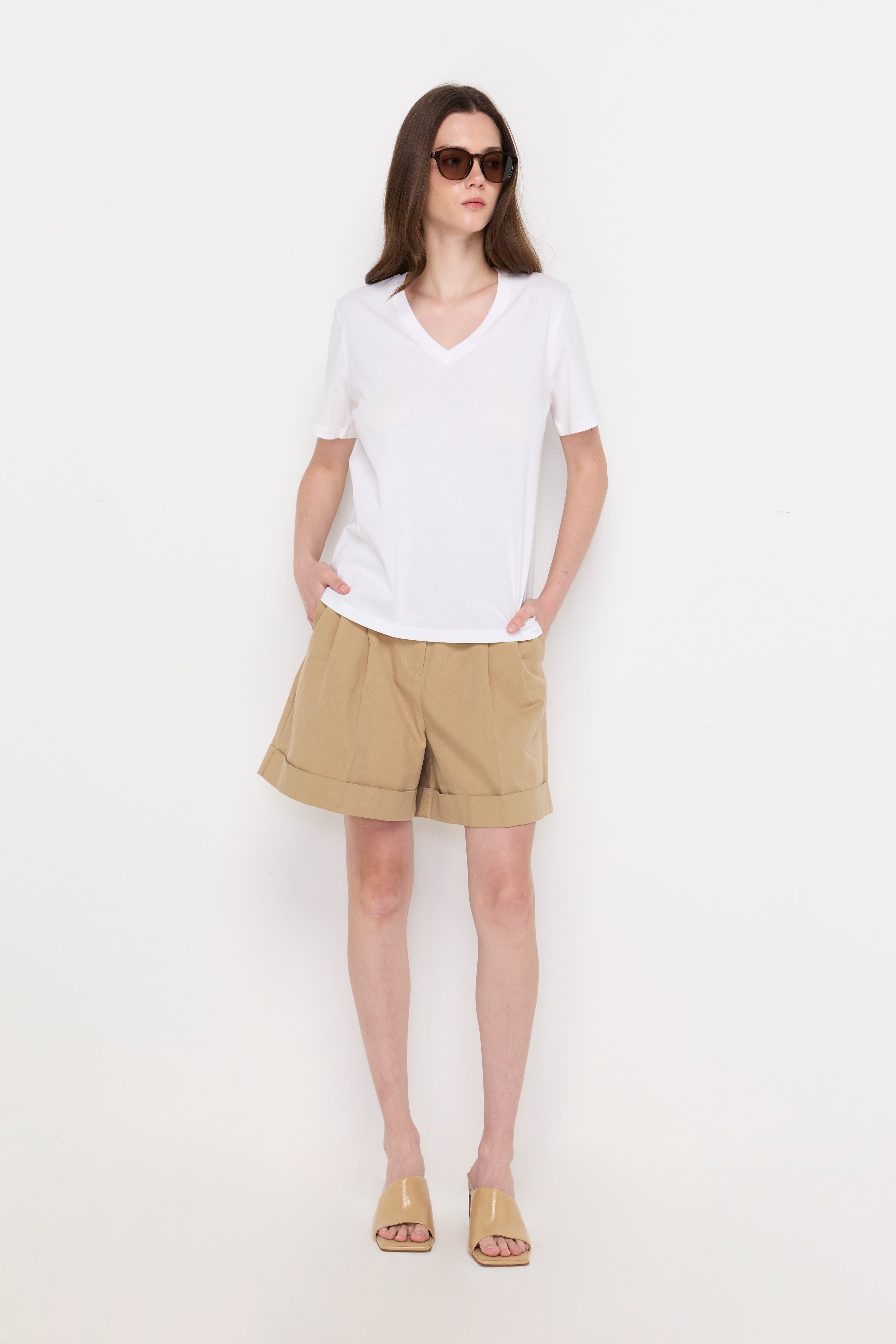 ESSENTIAL V-NECK KNIT TOP