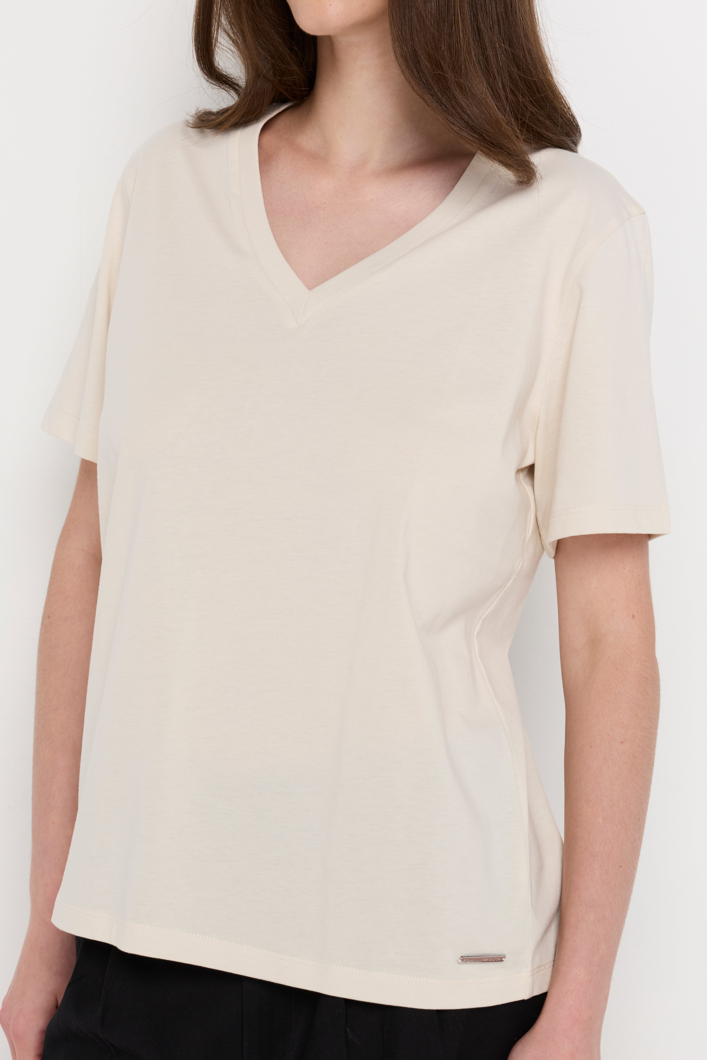 ESSENTIAL V-NECK KNIT TOP