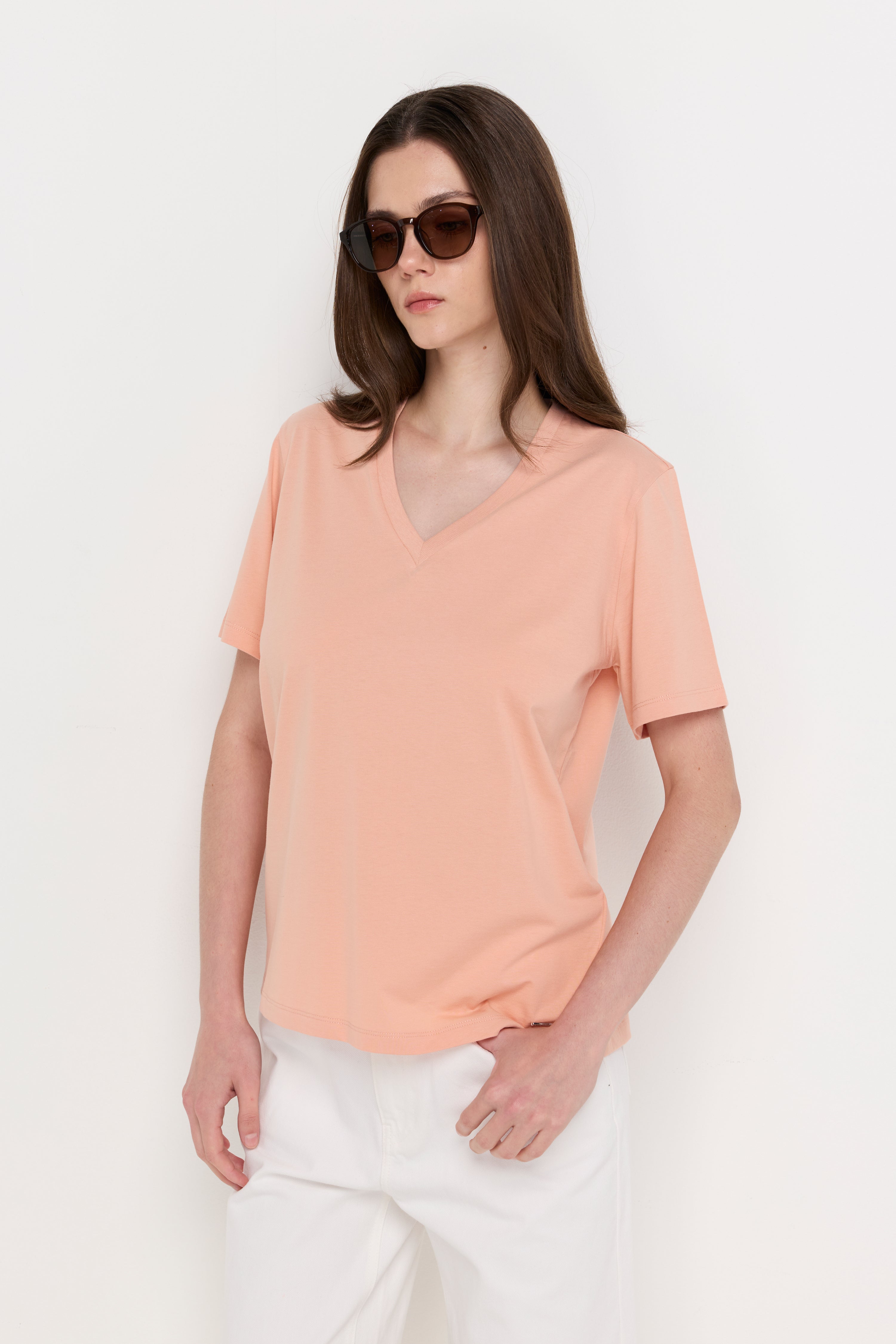 ESSENTIAL V-NECK KNIT TOP