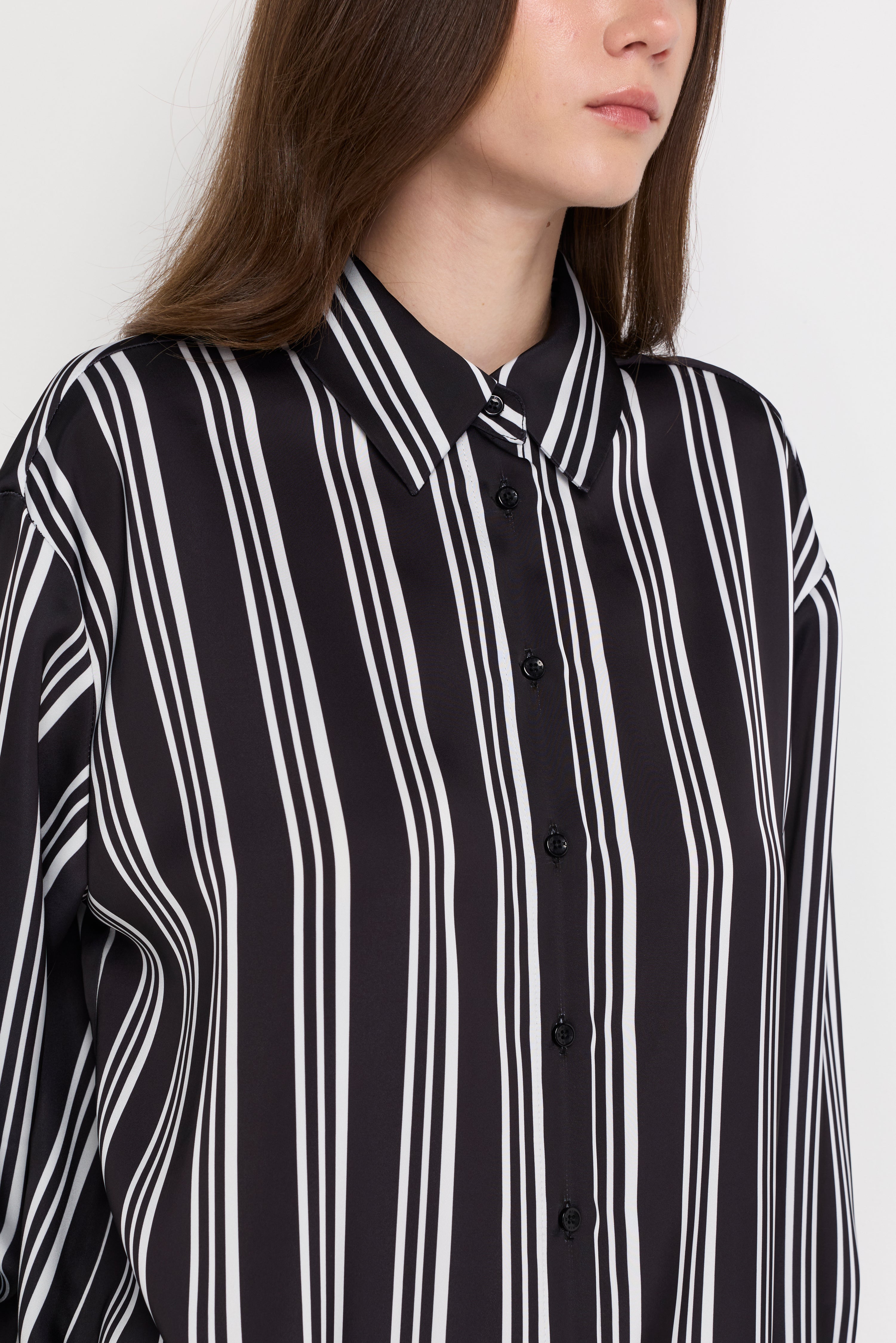 BOLD VERTICAL STRIPE SHIRT
