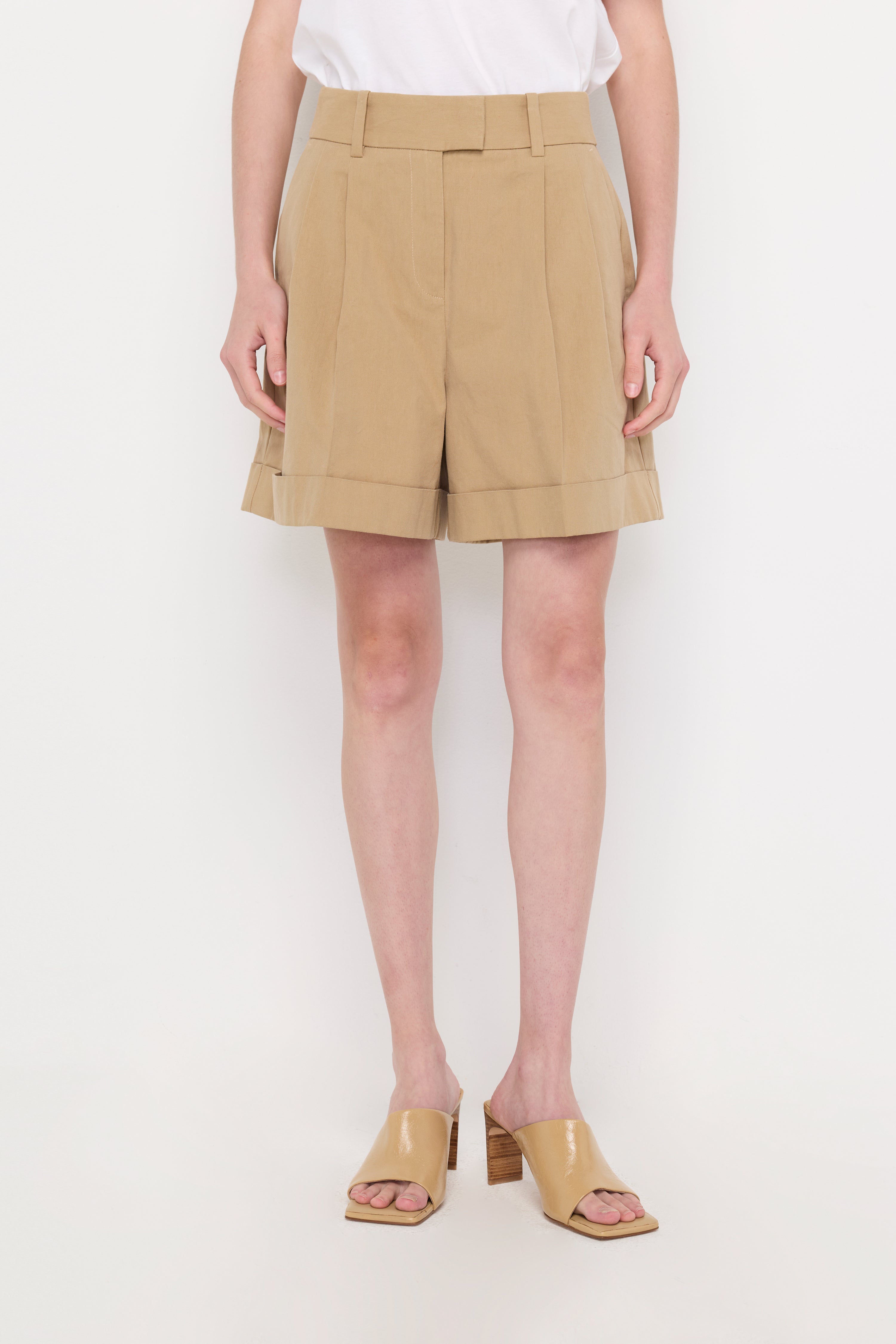 TEXTURED PLEATED WIDE-LEG SHORTS