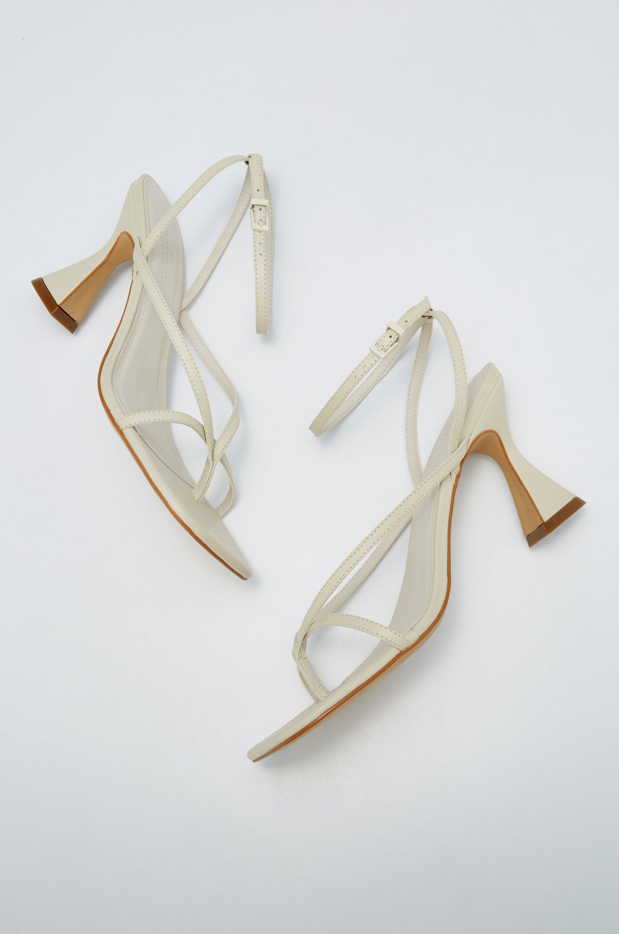 TRAPEZE HEEL WITH ANKLE STRAPS