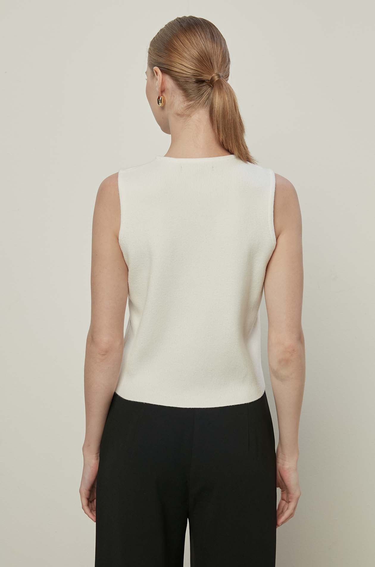 SLEVELESS KNITTED TOP