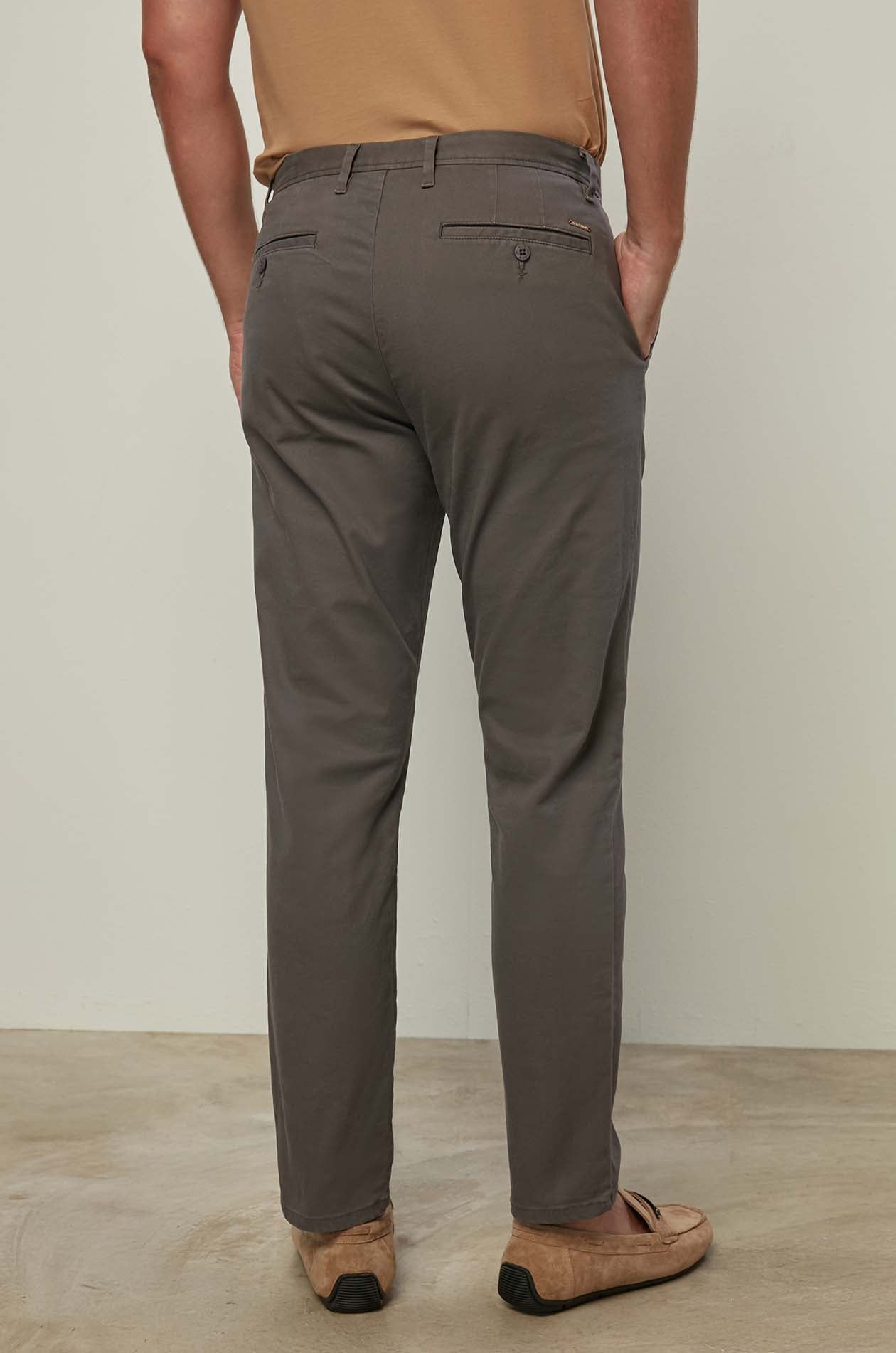 CLASSIC CHINO PANTS