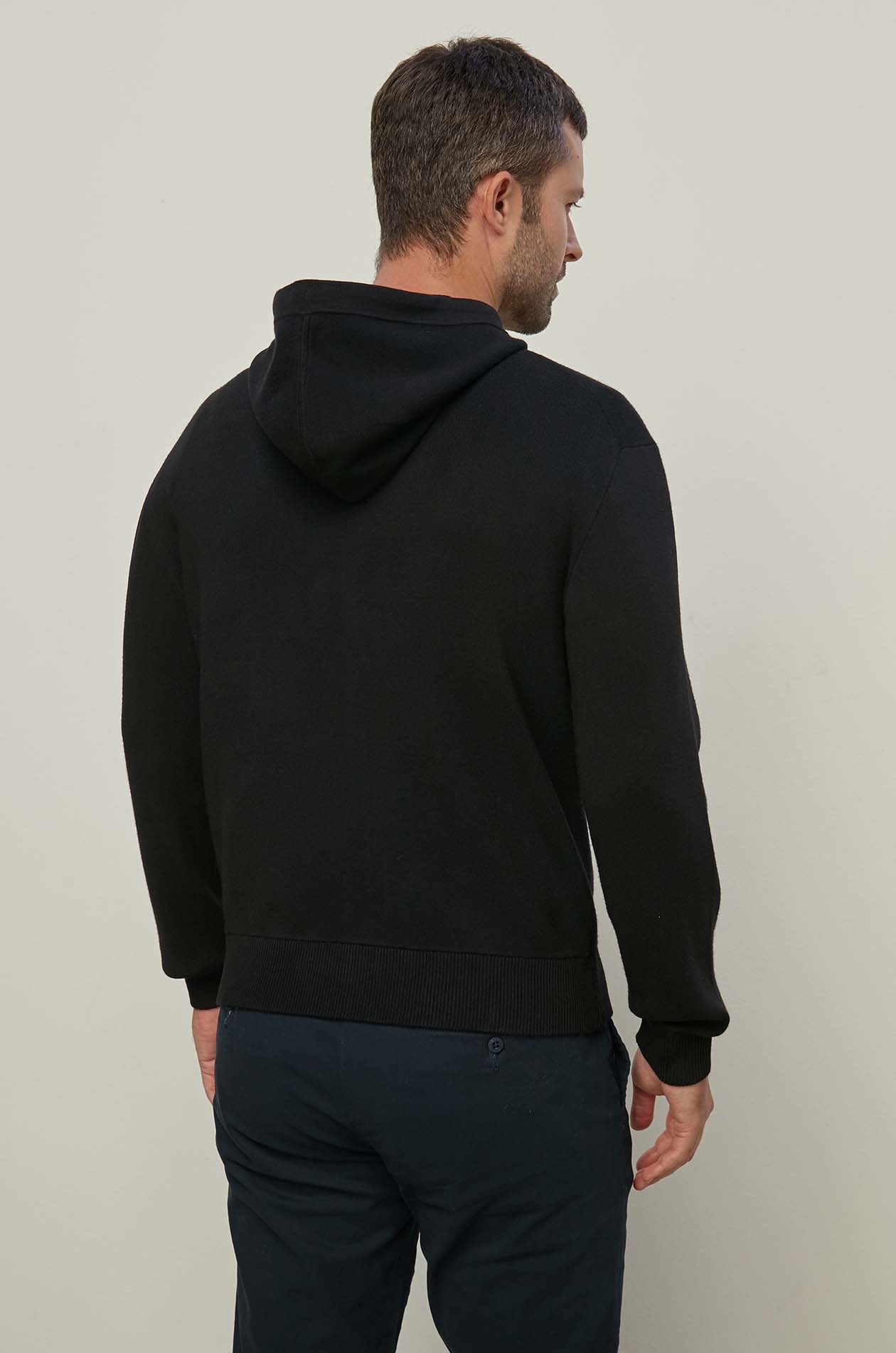 BLACK KNITTED HOODIE