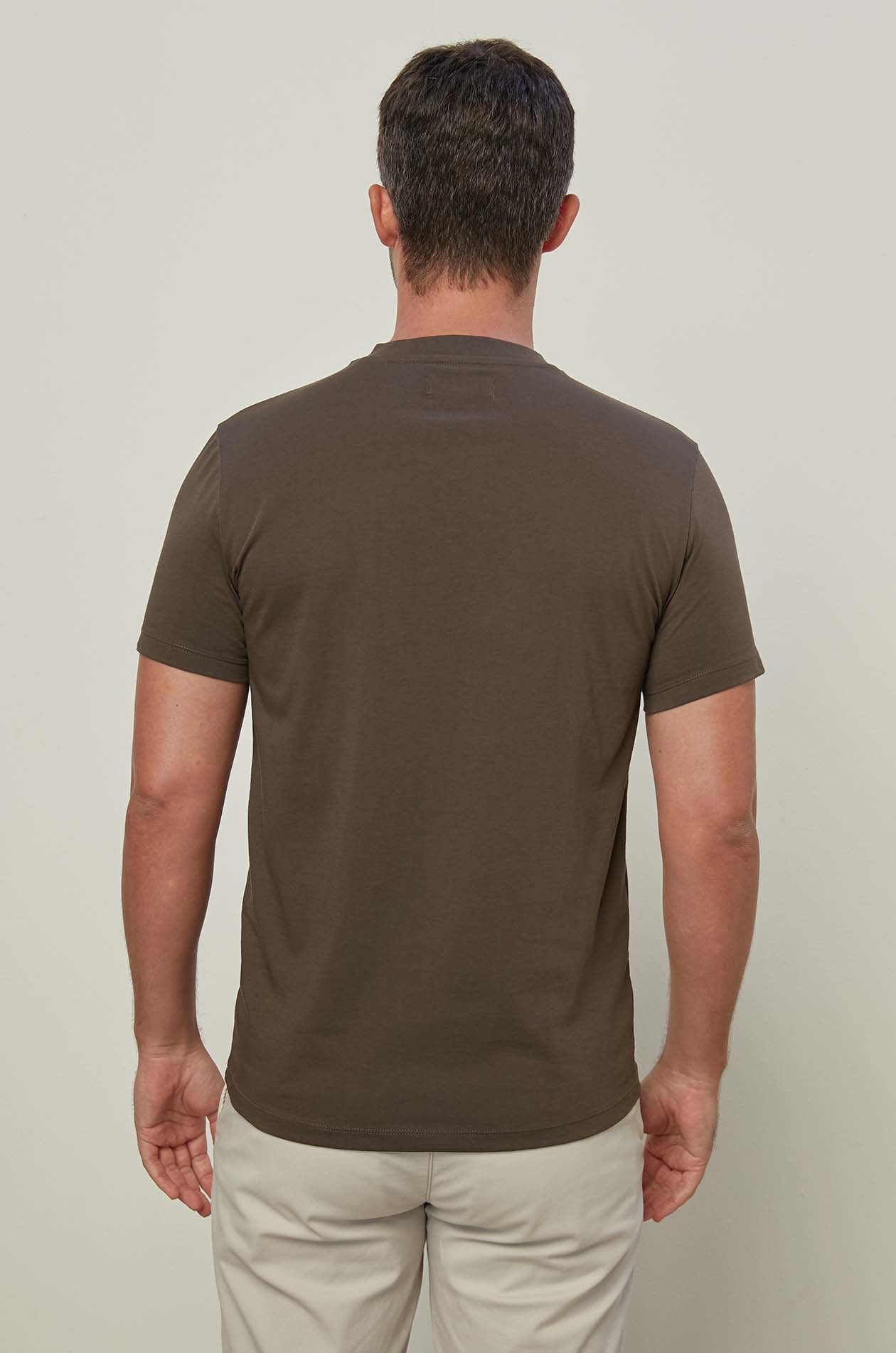 V-NECK LOGO TEE