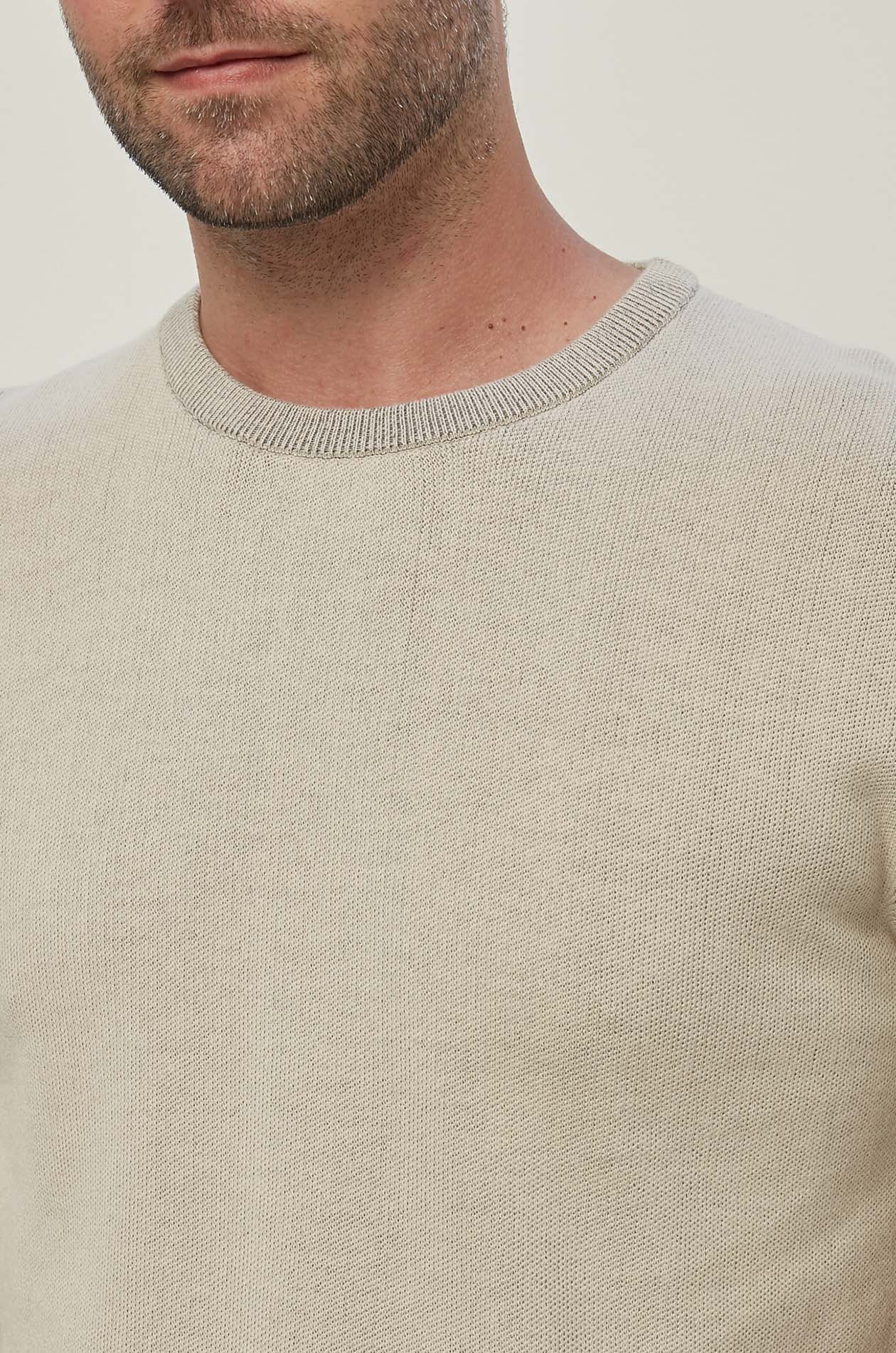 TWO COLOR RIBBED TRIM KNITTED TEE