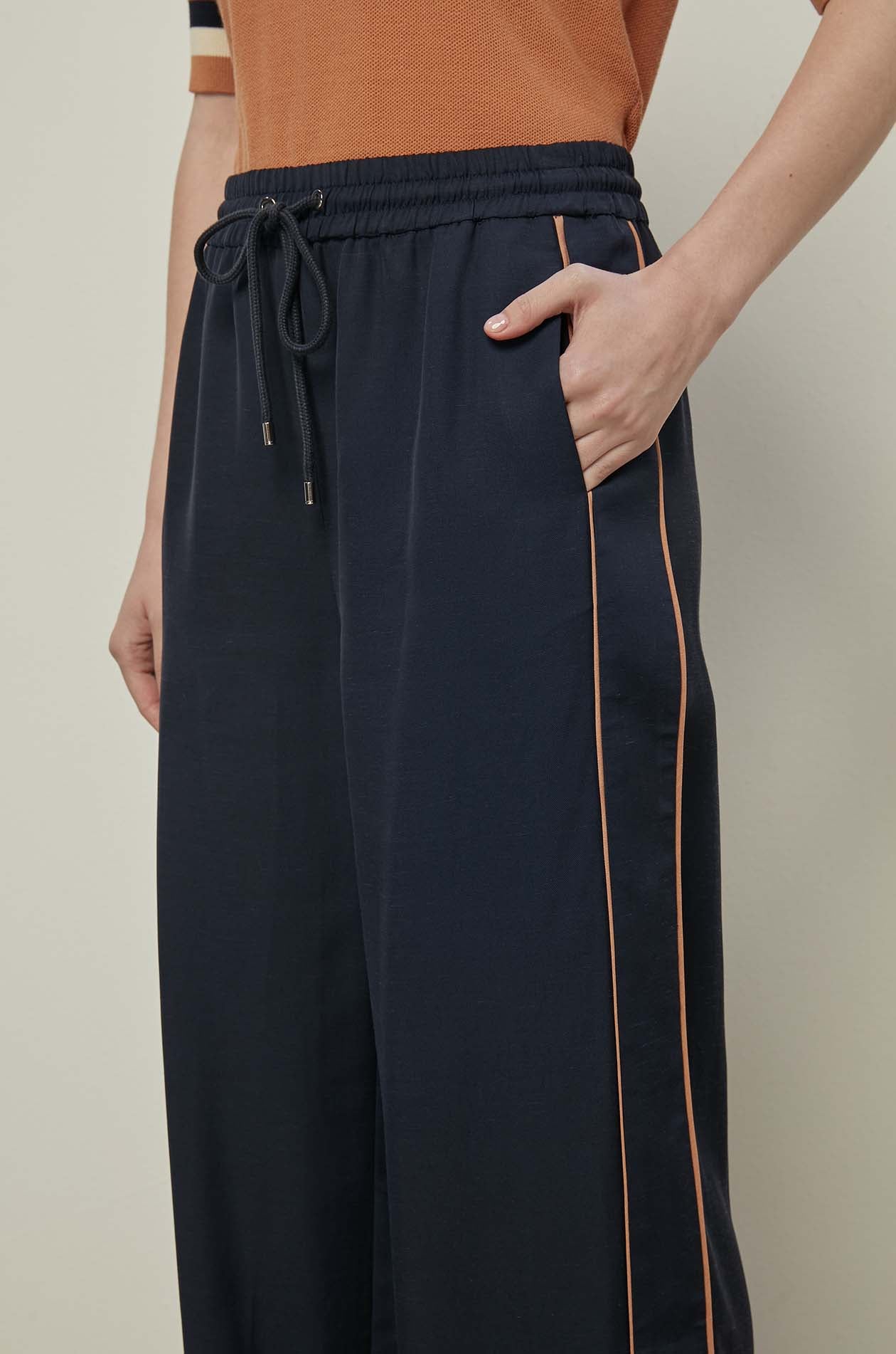 DRAWSTRING CONTRAST PIPING PANTS