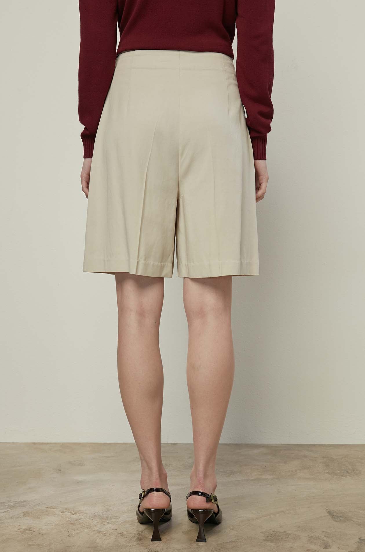 PLEATED BERMUDA SHORTS