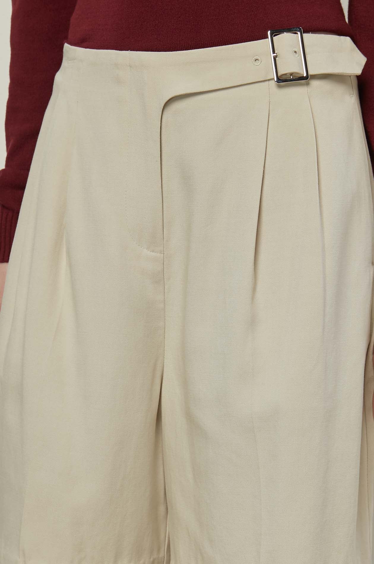 PLEATED BERMUDA SHORTS