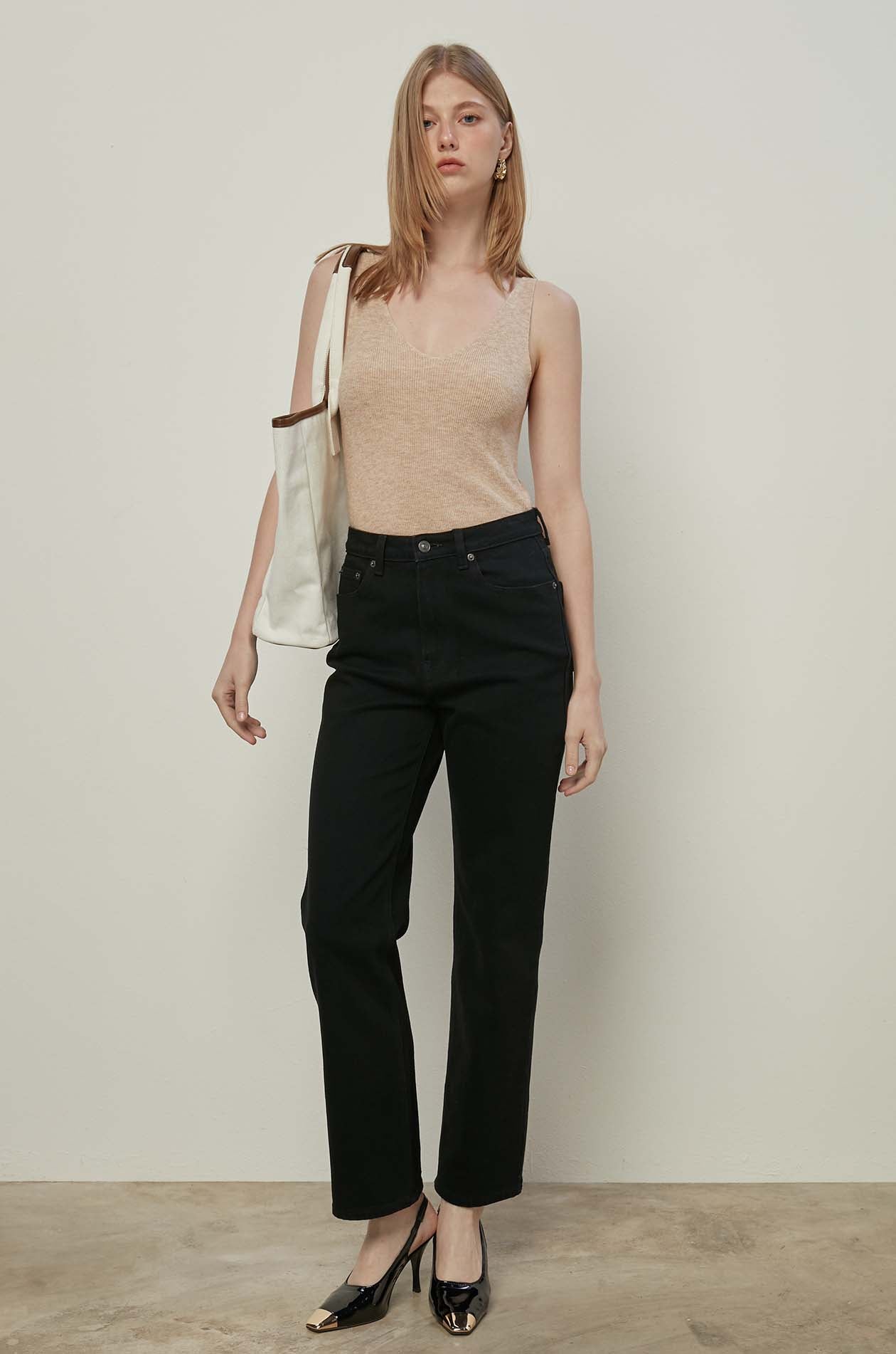 HIGH-RISE STRAIGHT LEG JEANS