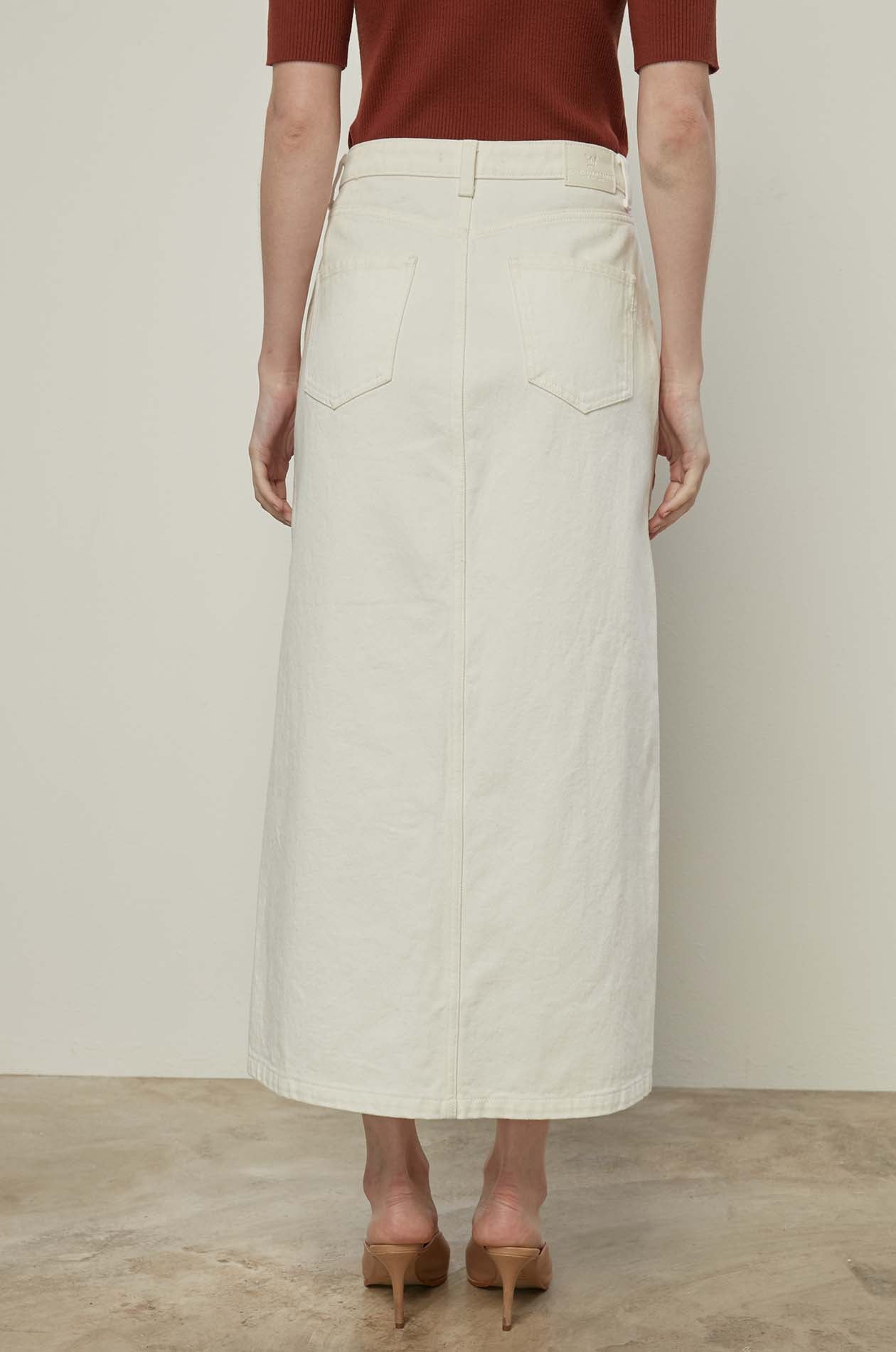 MID-RISE WHITE DENIM SKIRT