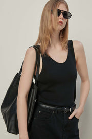 SLEEVELESS TEE