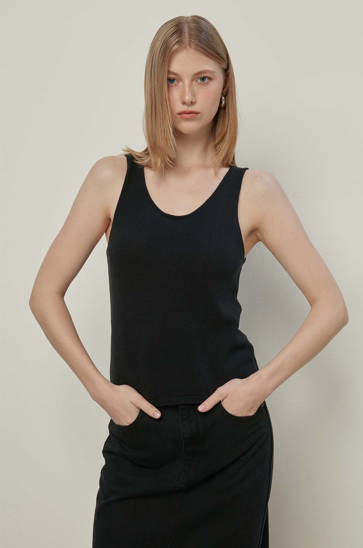 SLEEVELESS TEE