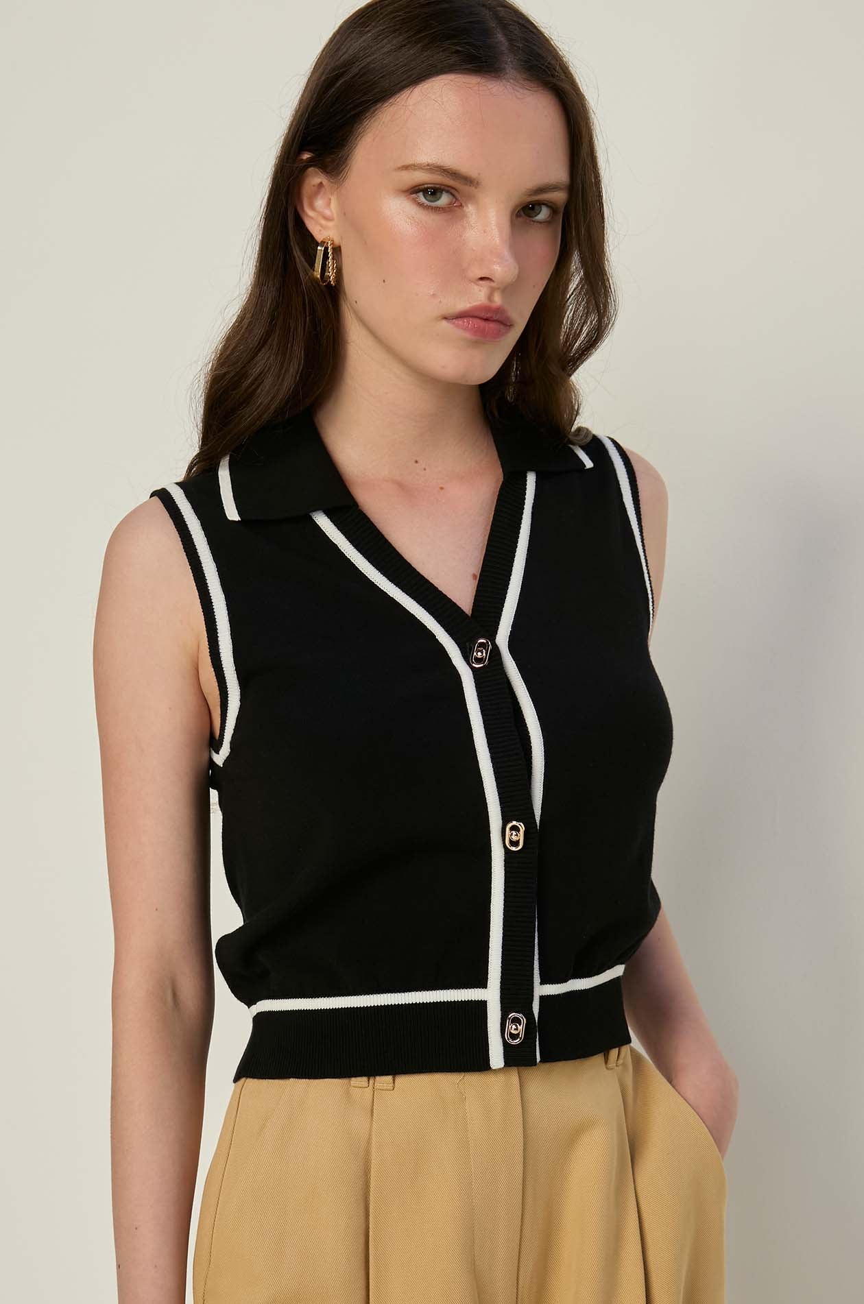 GOLD BUTTON KNITTED TOP