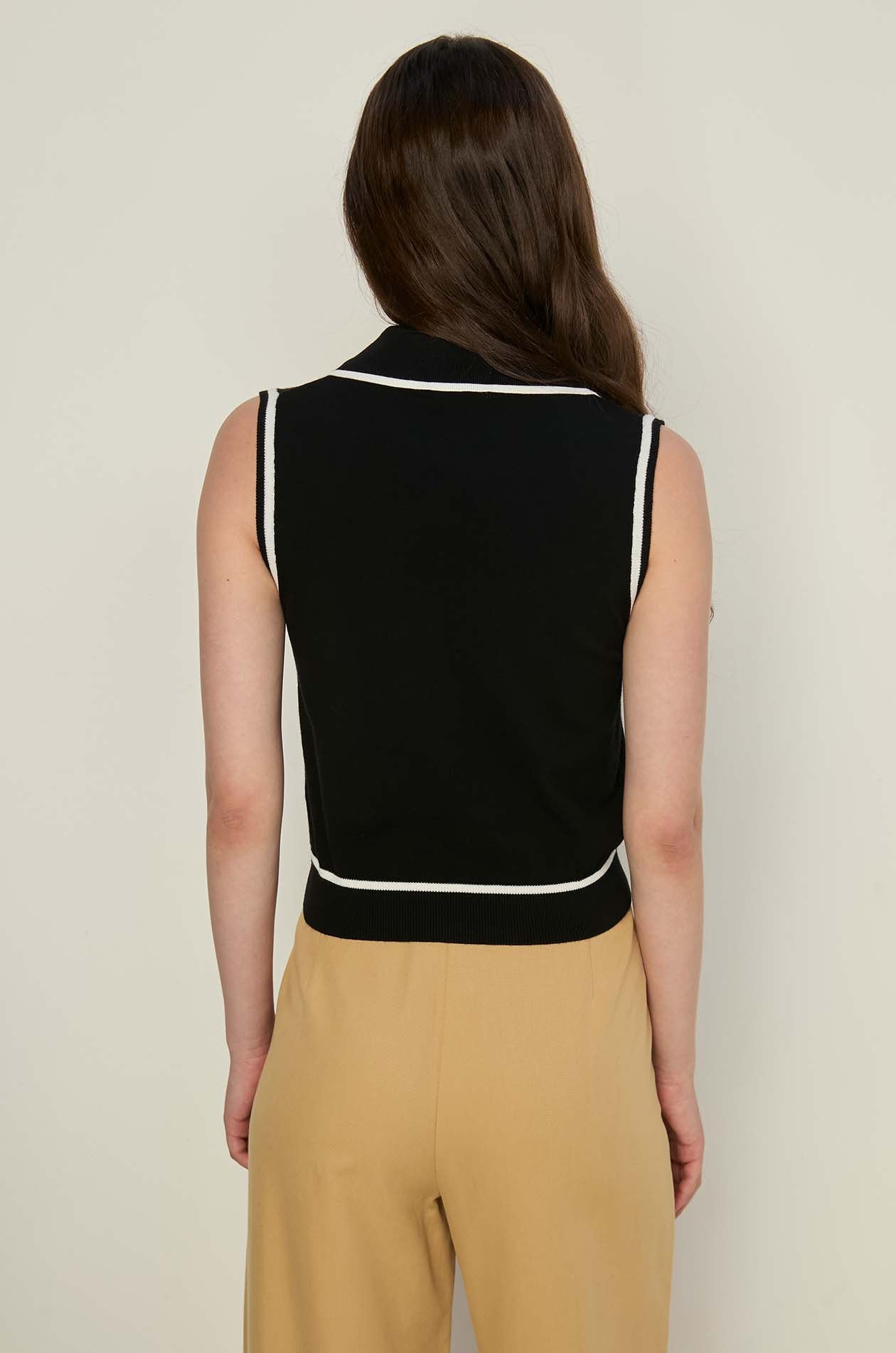 GOLD BUTTON KNITTED TOP