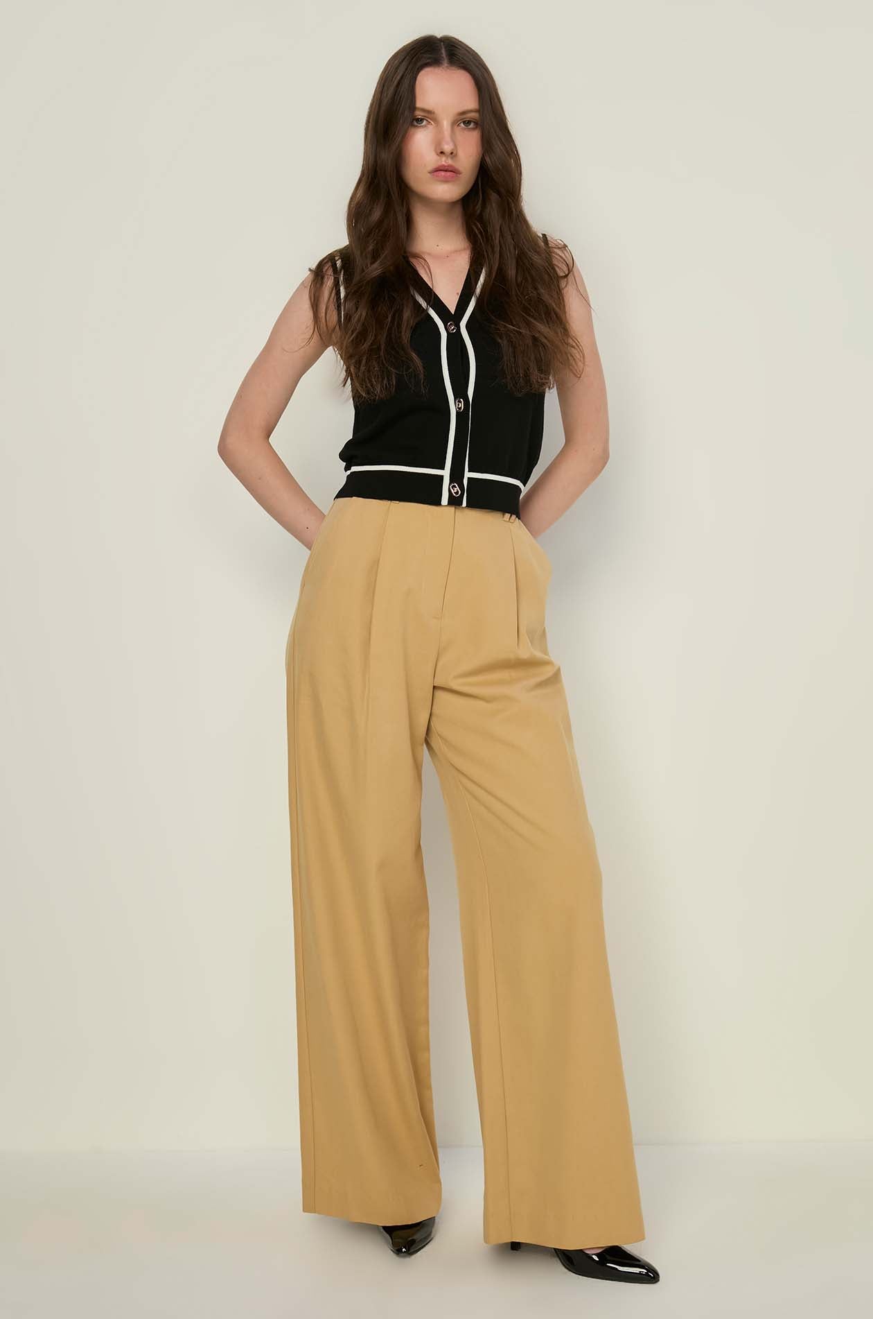 GOLD BUTTON KNITTED TOP