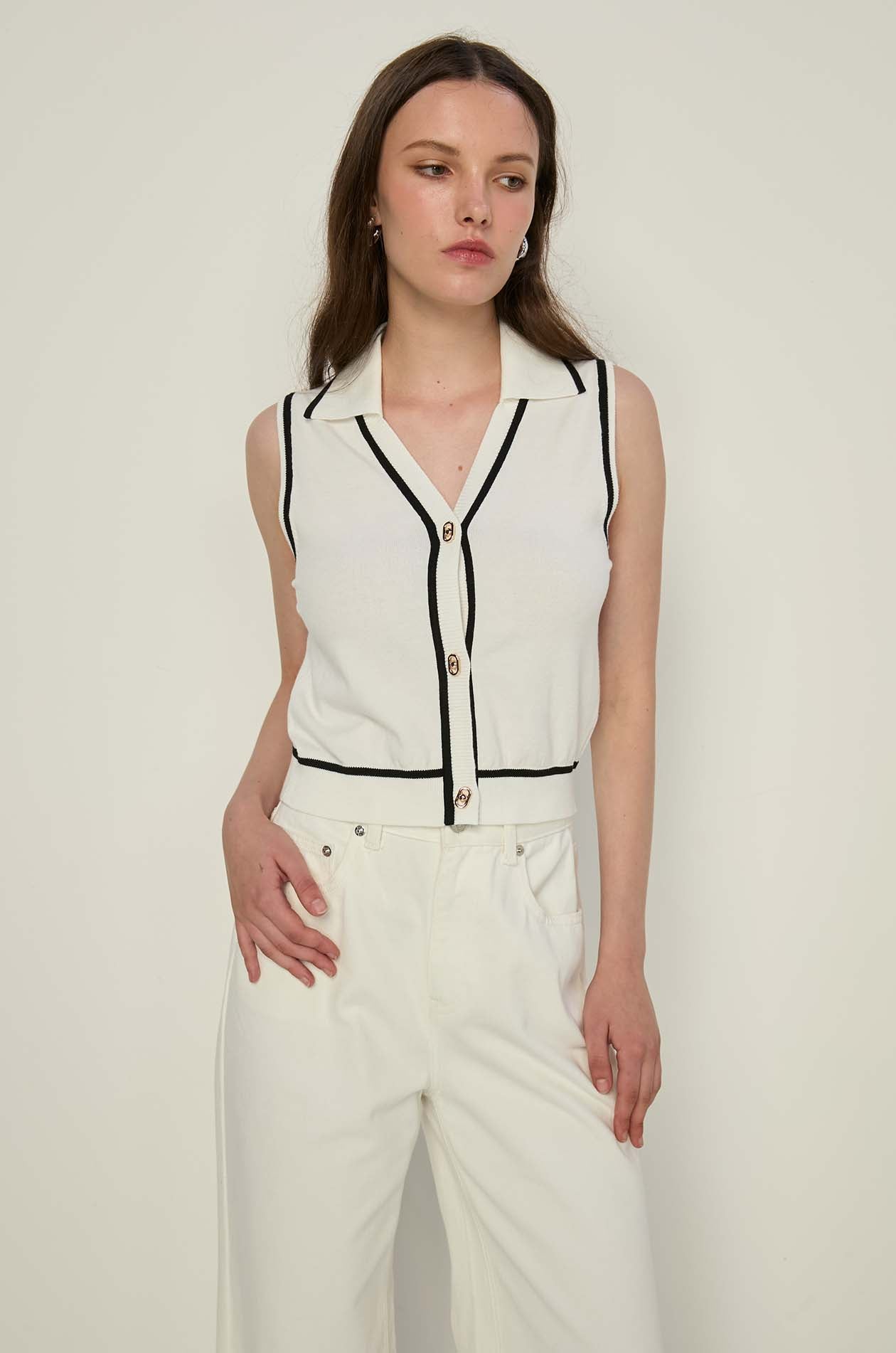 GOLD BUTTON KNITTED TOP